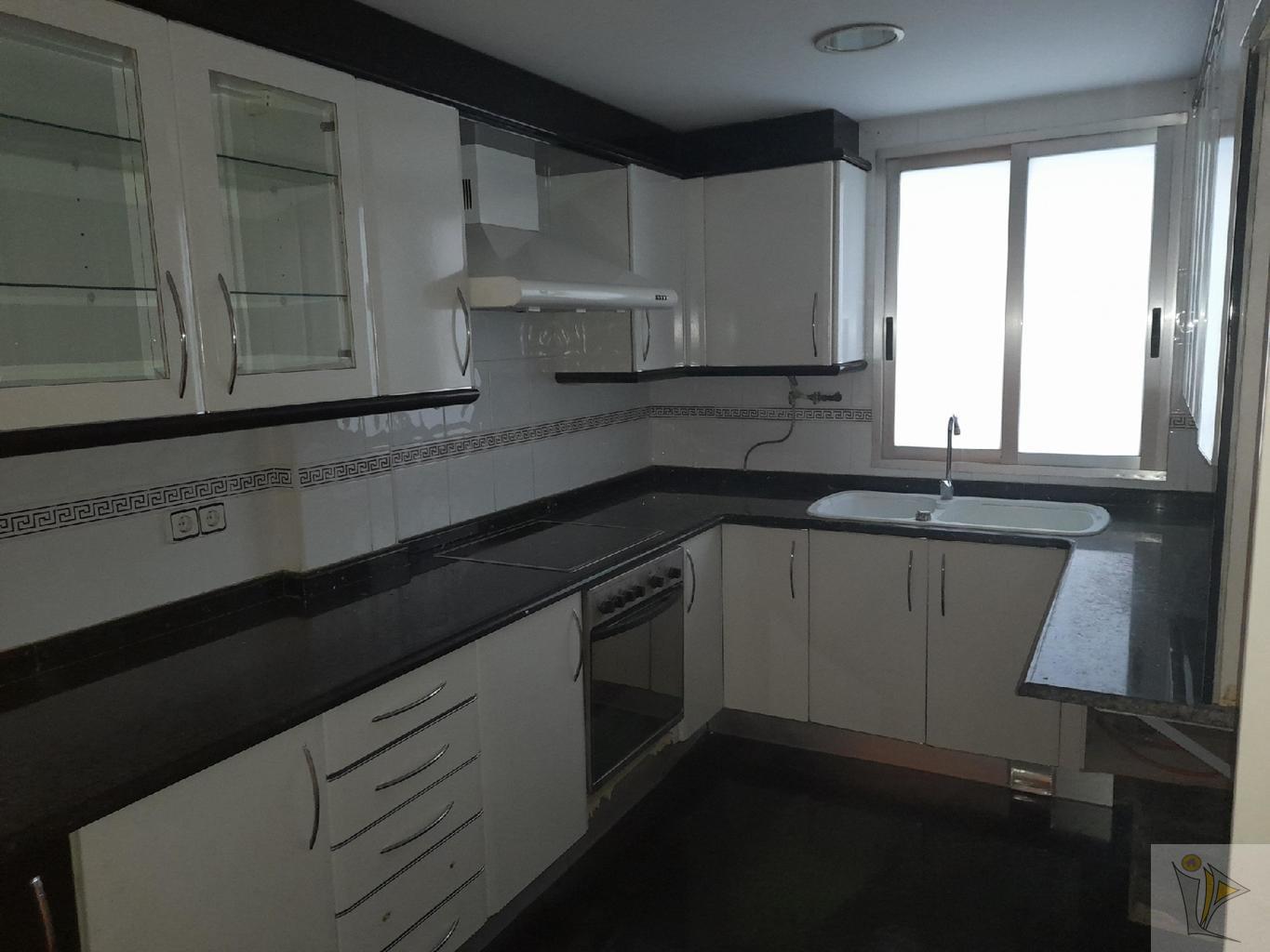 For sale of flat in La Pobla de Vallbona