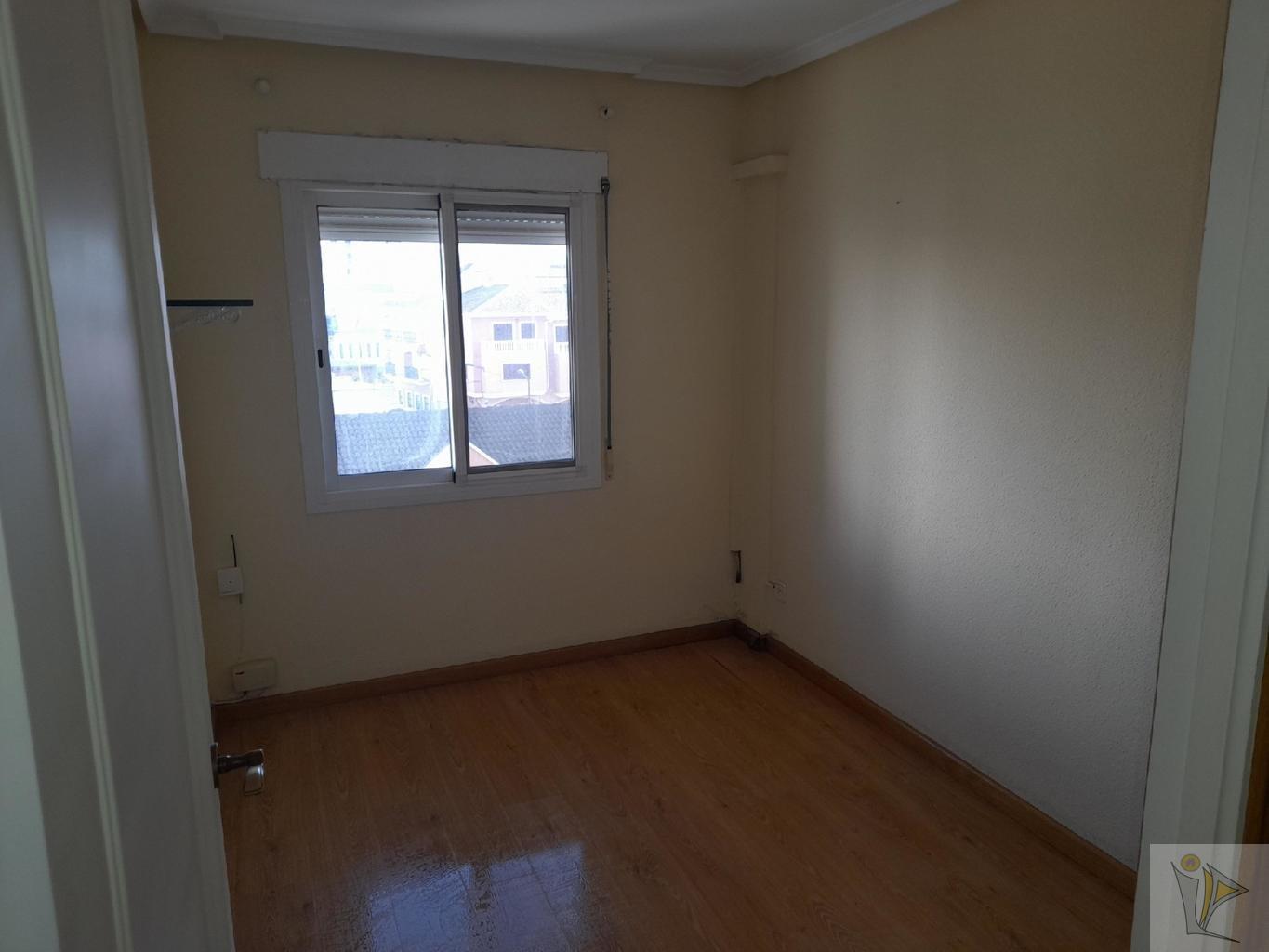 For sale of flat in La Pobla de Vallbona