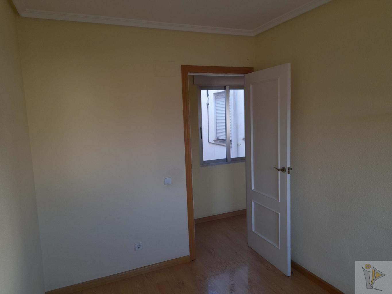 For sale of flat in La Pobla de Vallbona
