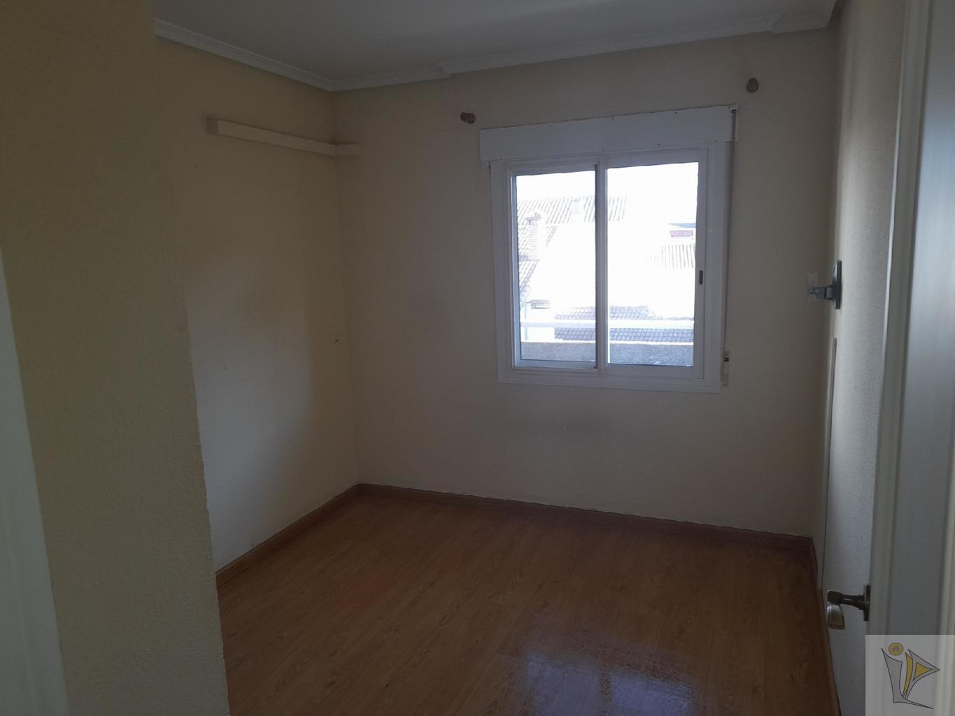 For sale of flat in La Pobla de Vallbona