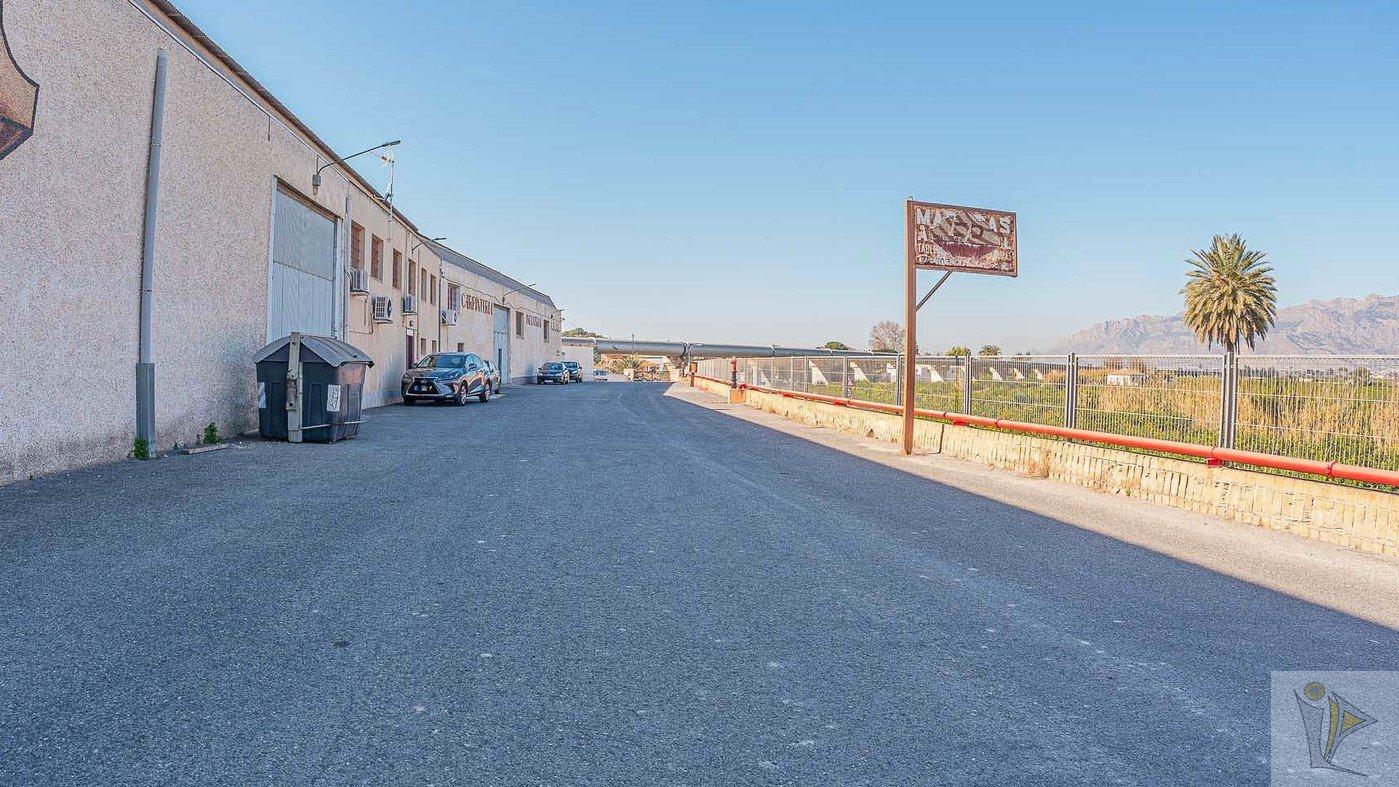 For sale of industrial plant/warehouse in Orihuela