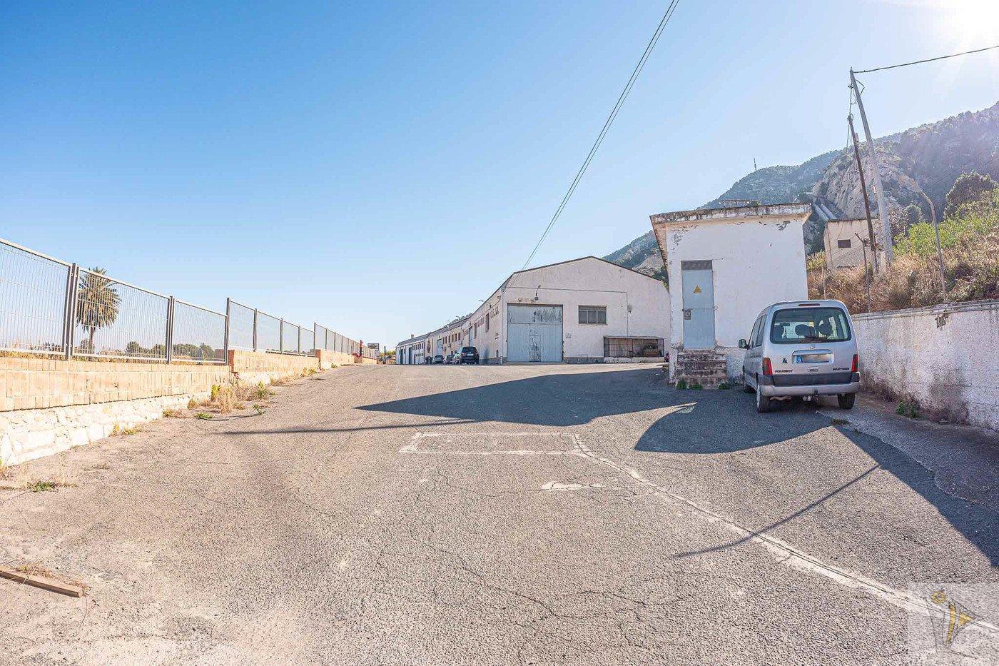 For sale of industrial plant/warehouse in Orihuela