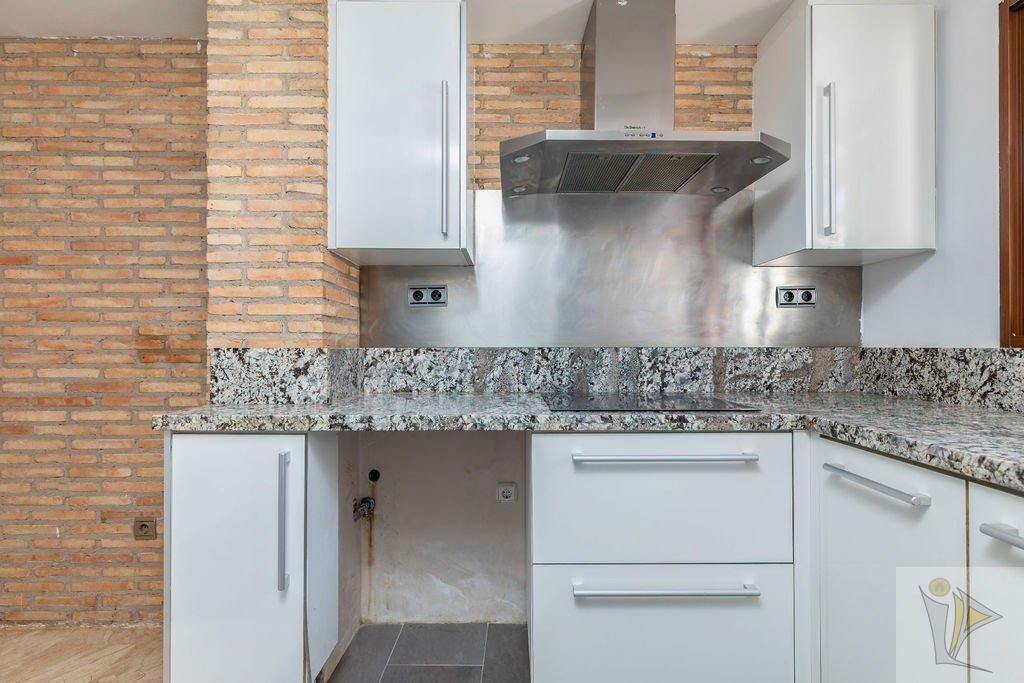 For sale of chalet in Riba-Roja de Túria