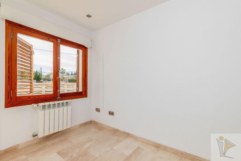 For sale of chalet in Riba-Roja de Túria