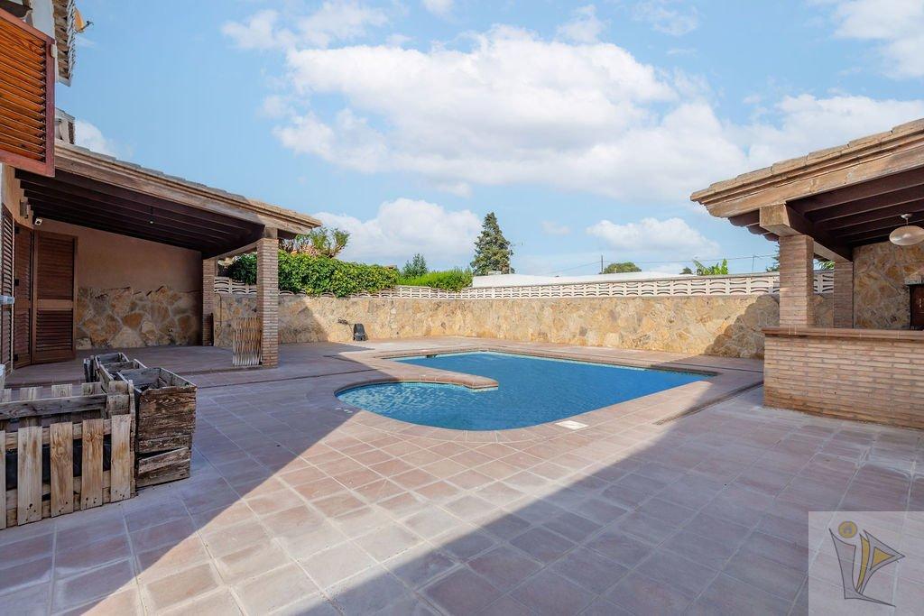 For sale of chalet in Riba-Roja de Túria