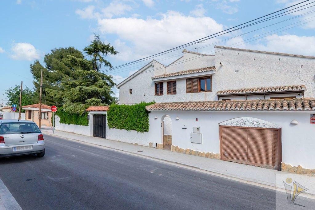 For sale of chalet in Riba-Roja de Túria