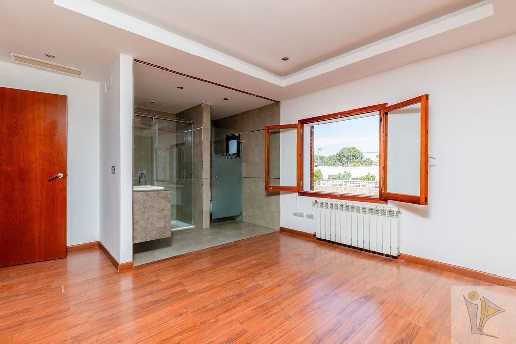 For sale of chalet in Riba-Roja de Túria