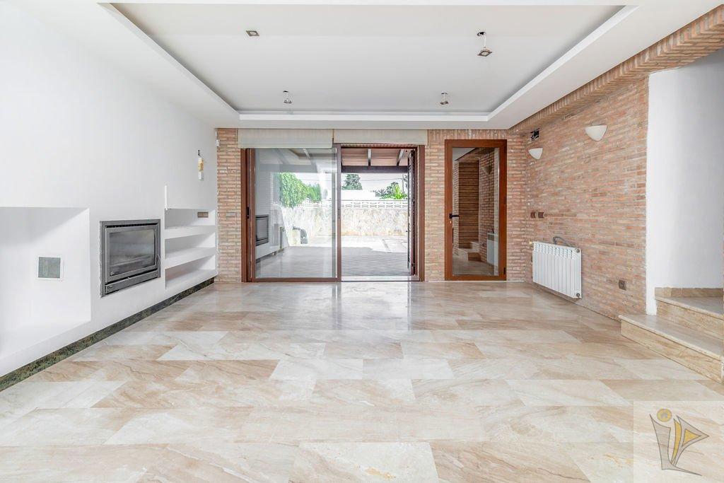 For sale of chalet in Riba-Roja de Túria