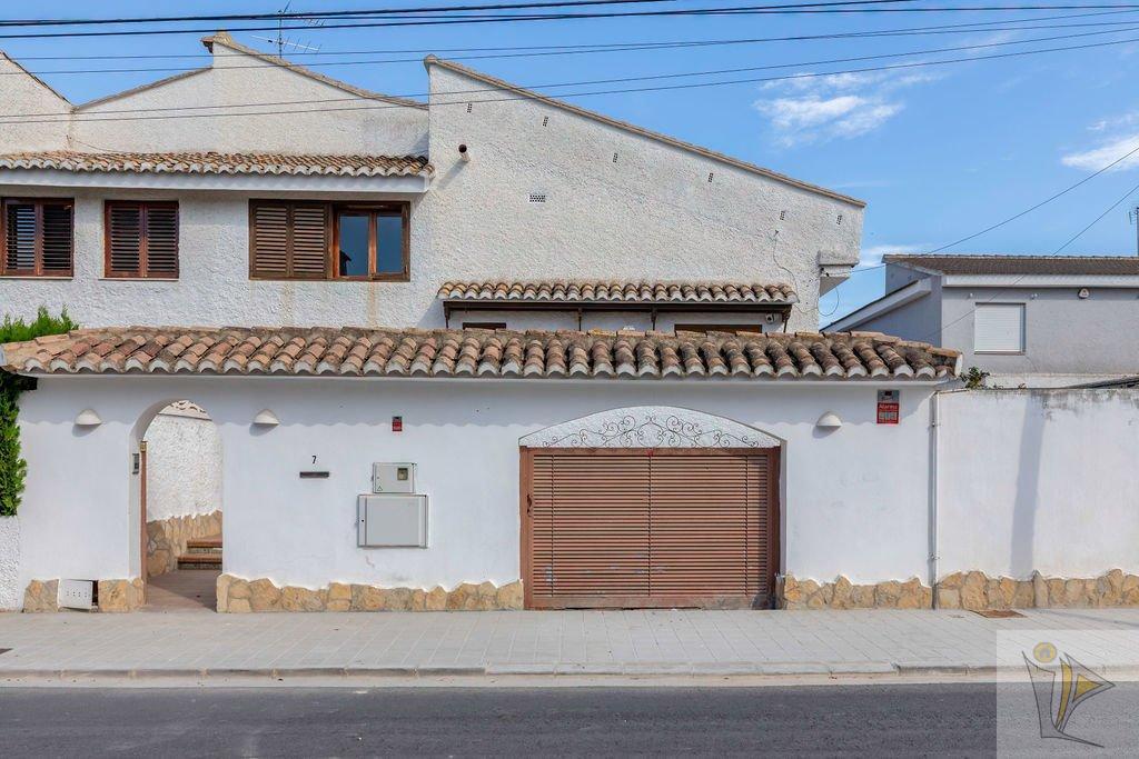 For sale of chalet in Riba-Roja de Túria
