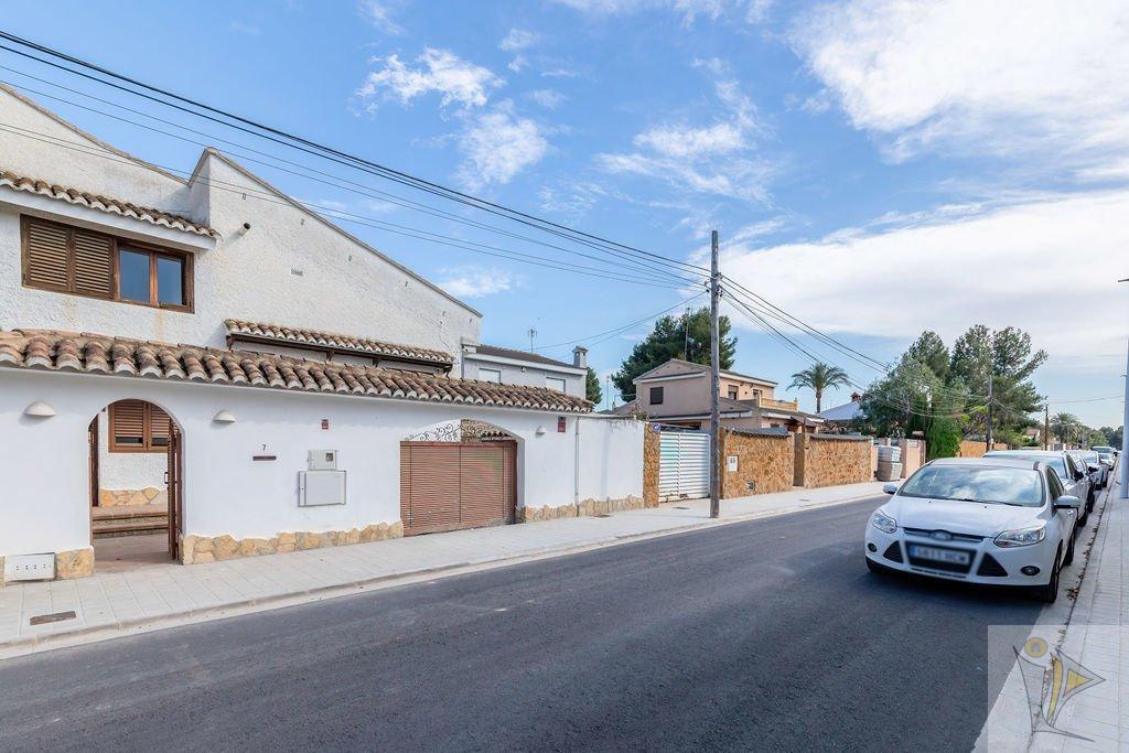 For sale of chalet in Riba-Roja de Túria