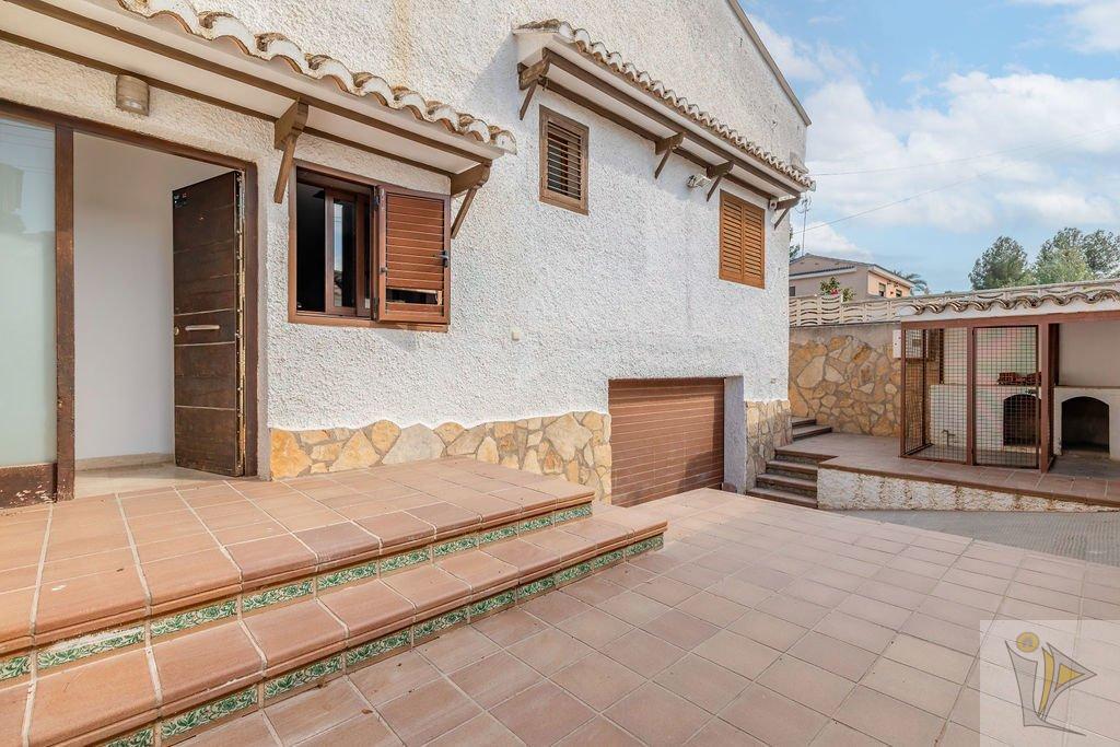 For sale of chalet in Riba-Roja de Túria