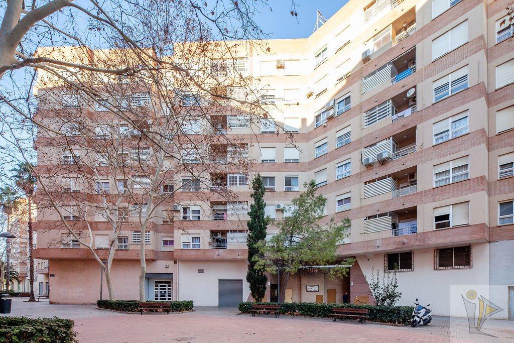 For sale of flat in Valencia