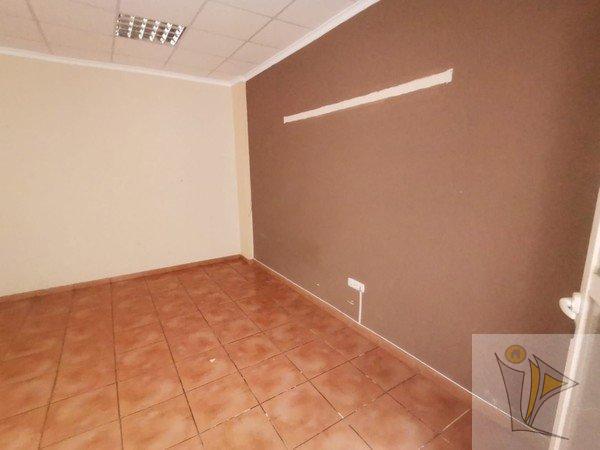 Venta de local comercial en La Pobla de Vallbona