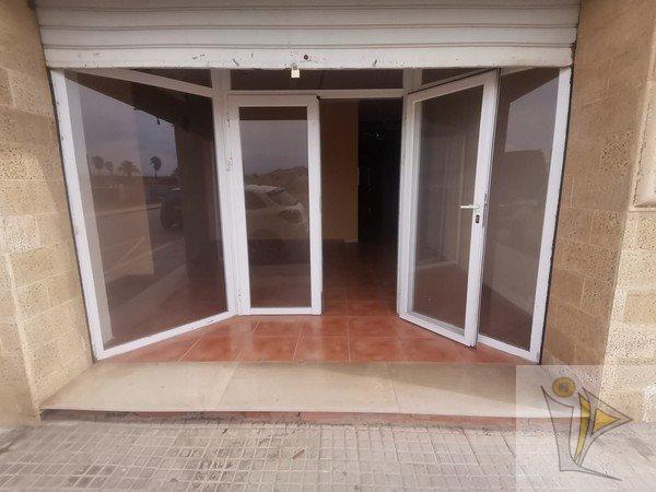 Venta de local comercial en La Pobla de Vallbona