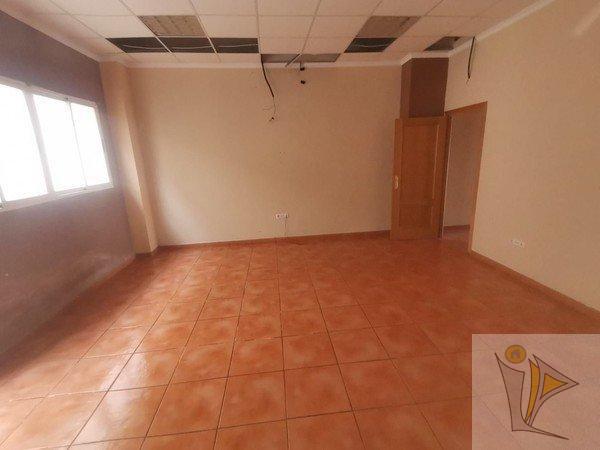 Venta de local comercial en La Pobla de Vallbona