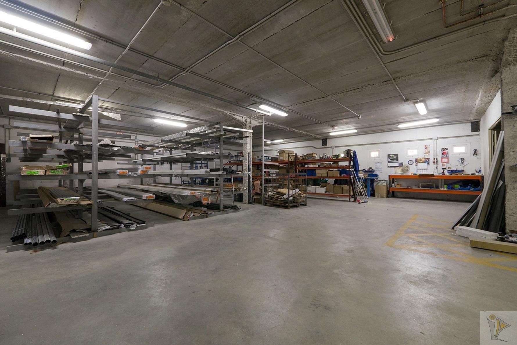 Venta de nave en Granada