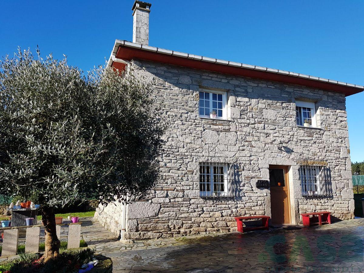 For sale of house in Corgo O