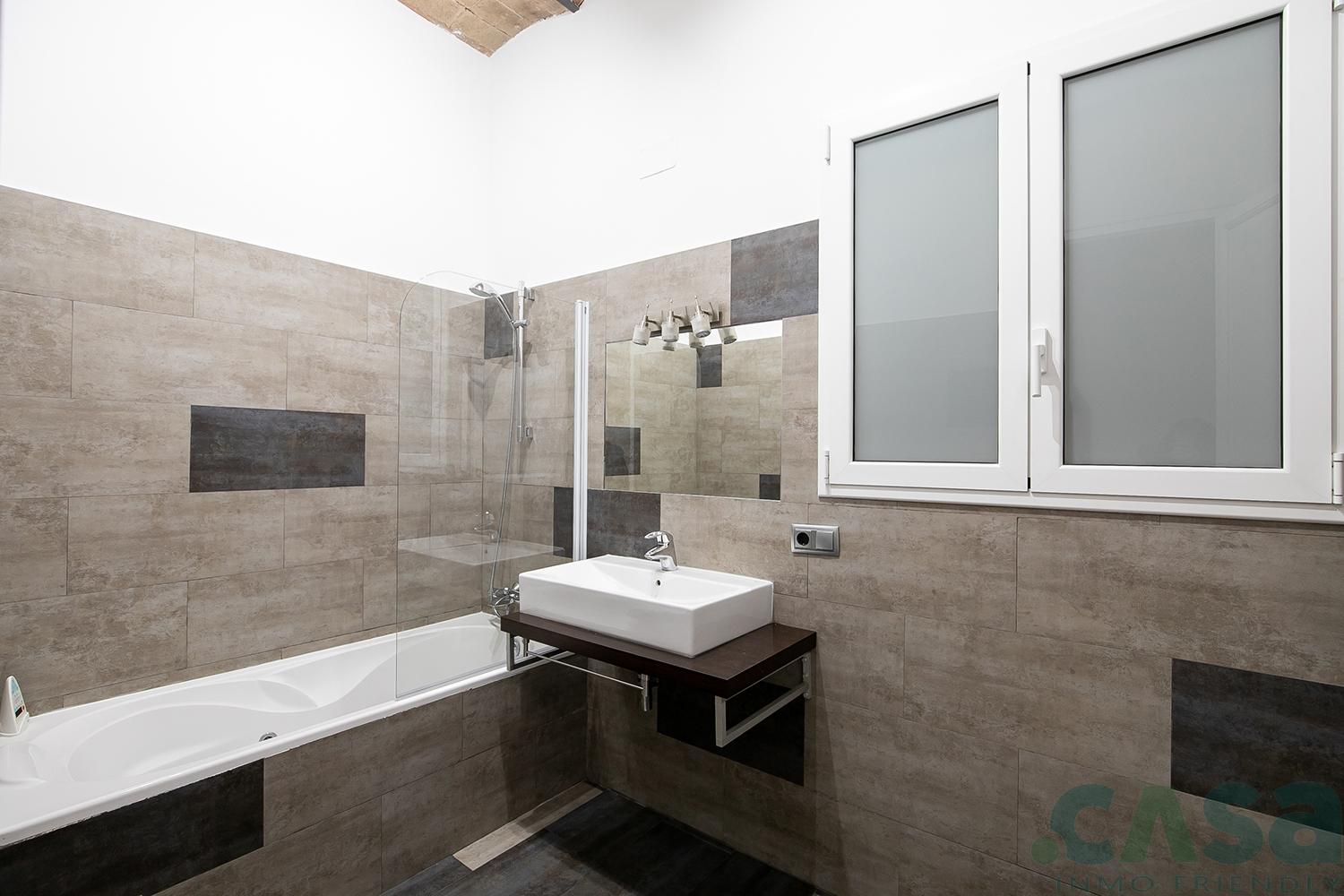 For sale of flat in Barcelona