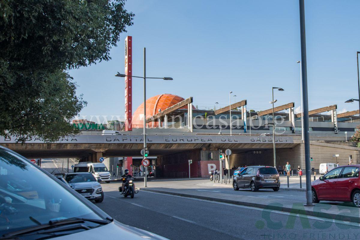 For sale of commercial in Badalona