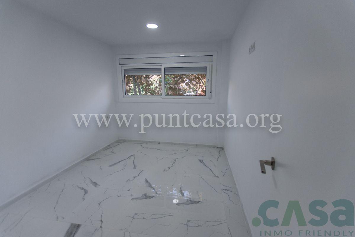 For sale of commercial in Badalona