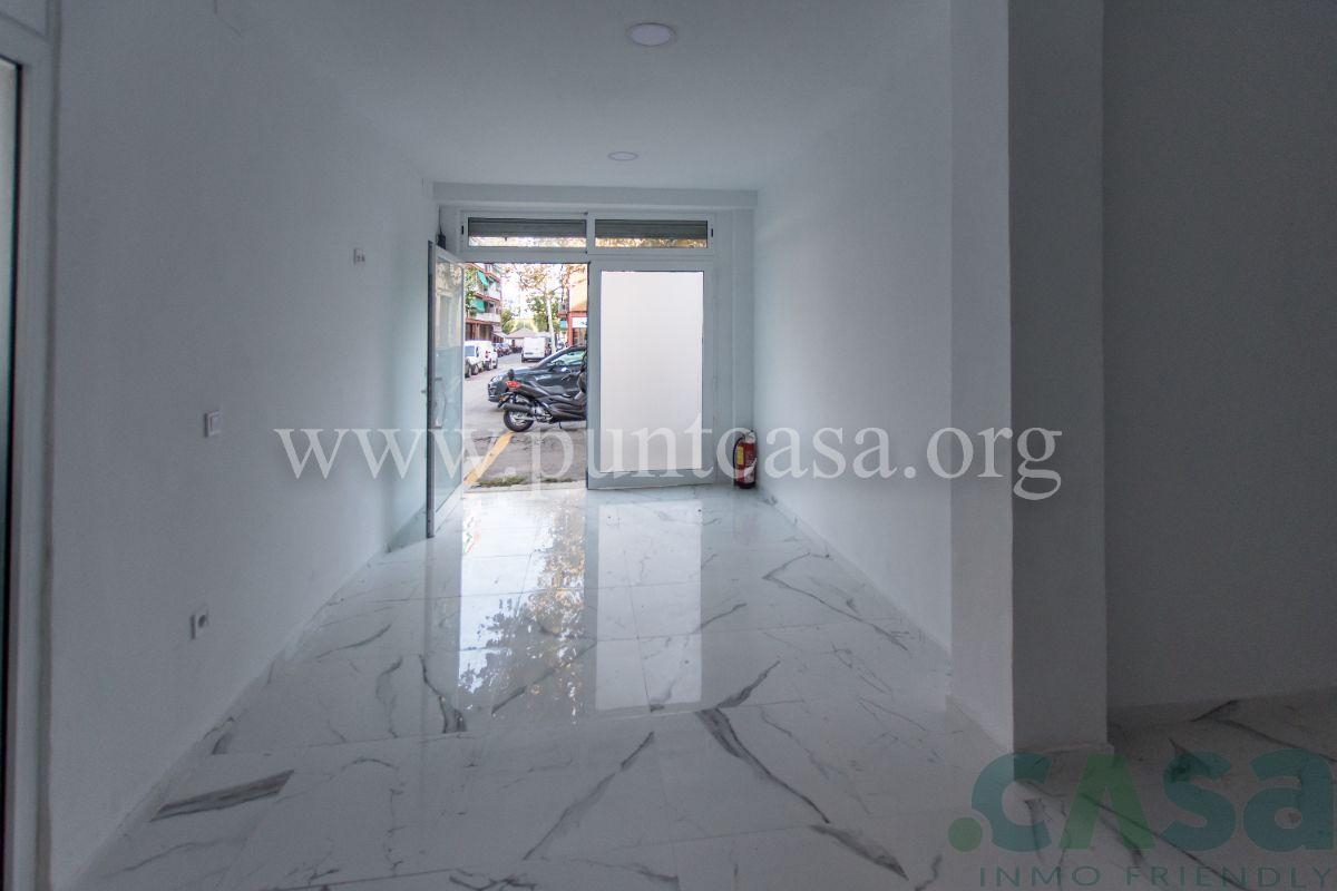 For sale of commercial in Badalona