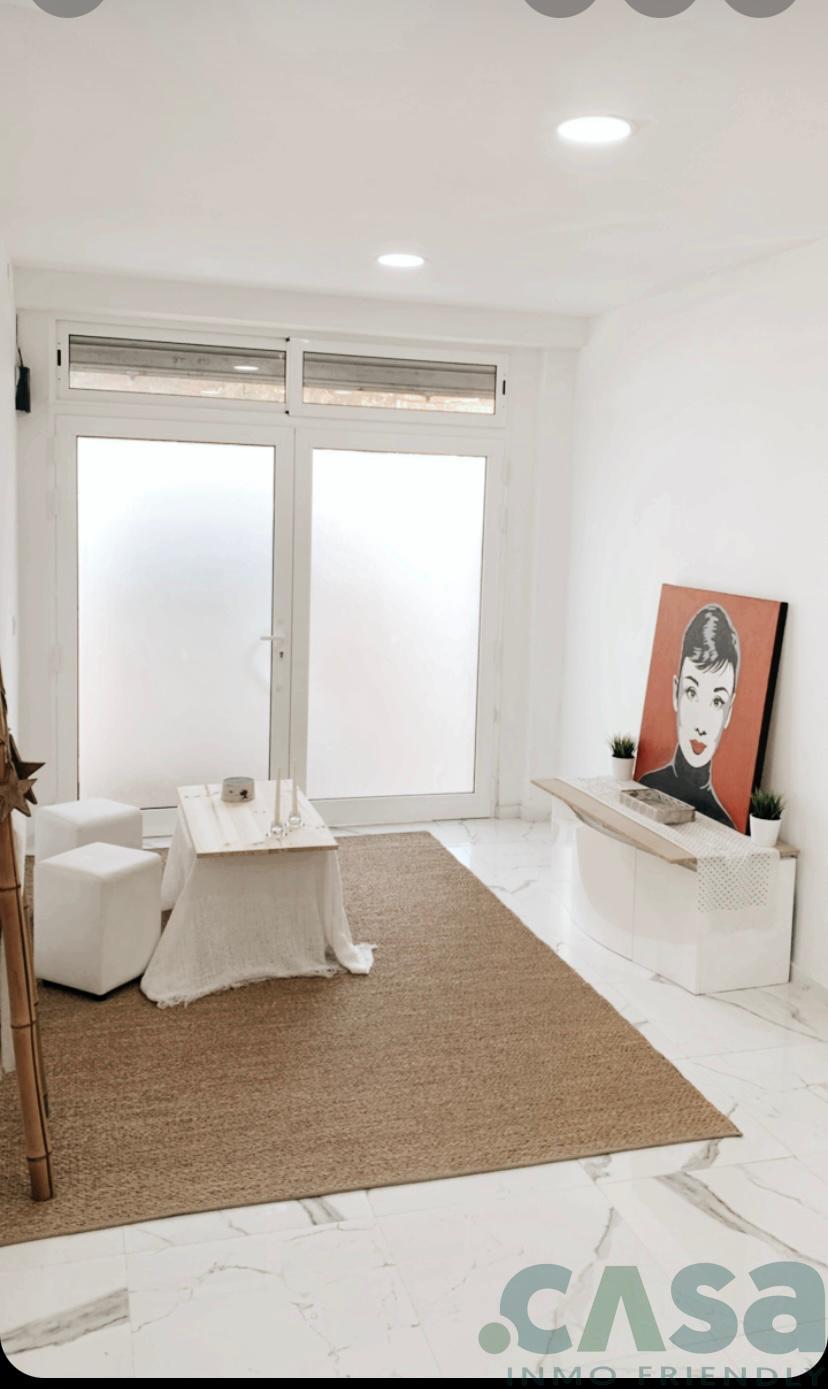 For sale of commercial in Badalona