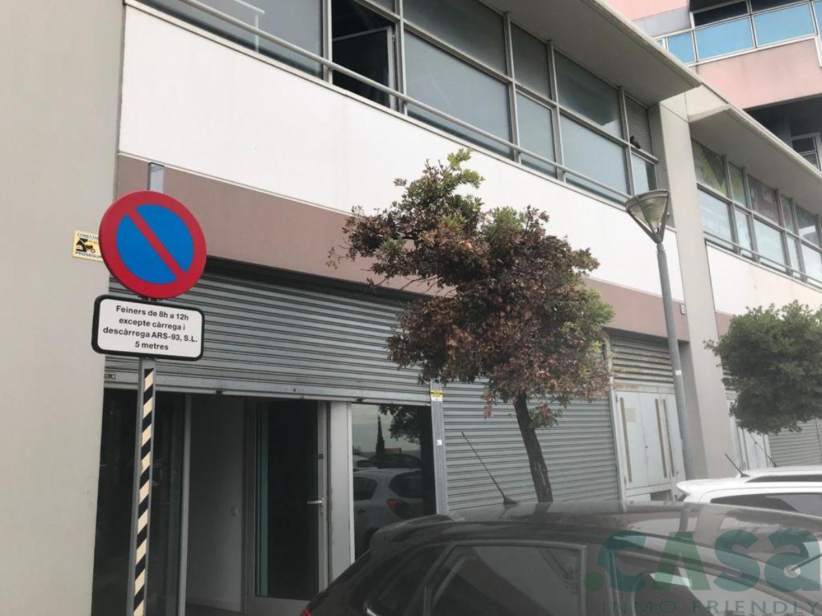 For sale of industrial plant/warehouse in Badalona