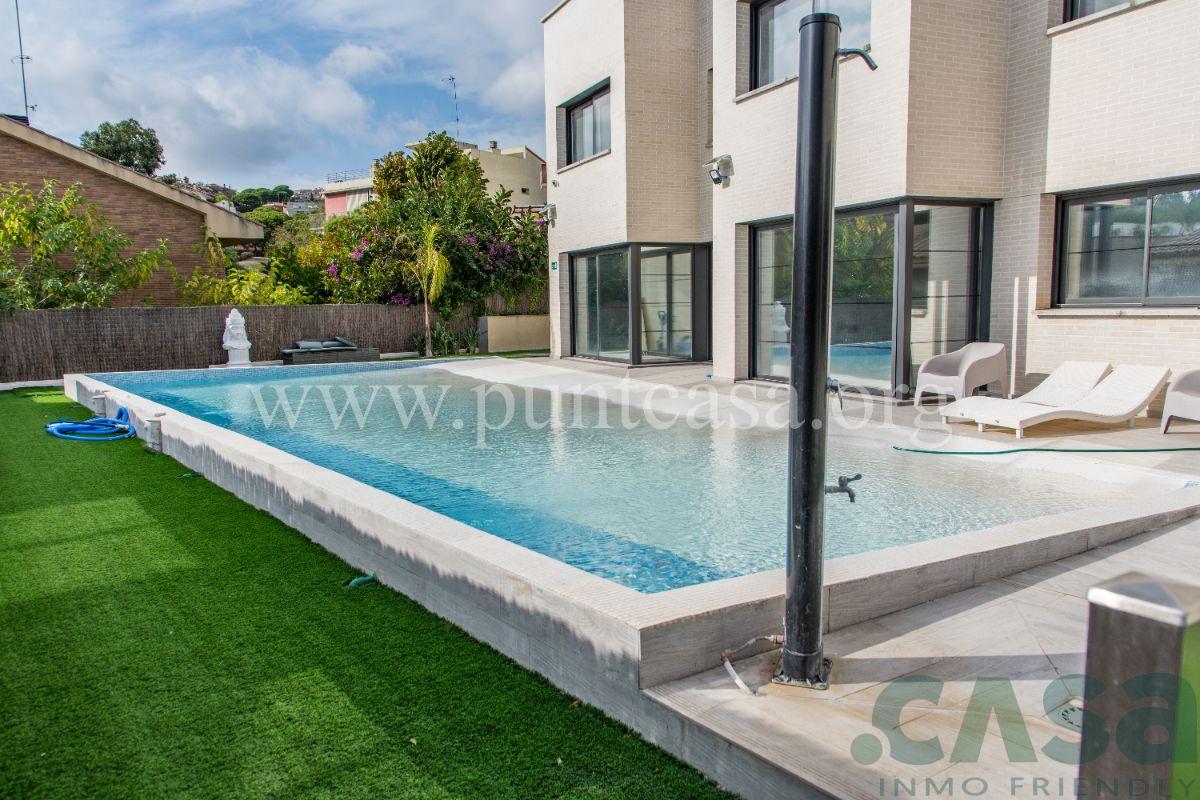For sale of hotel in Barcelona