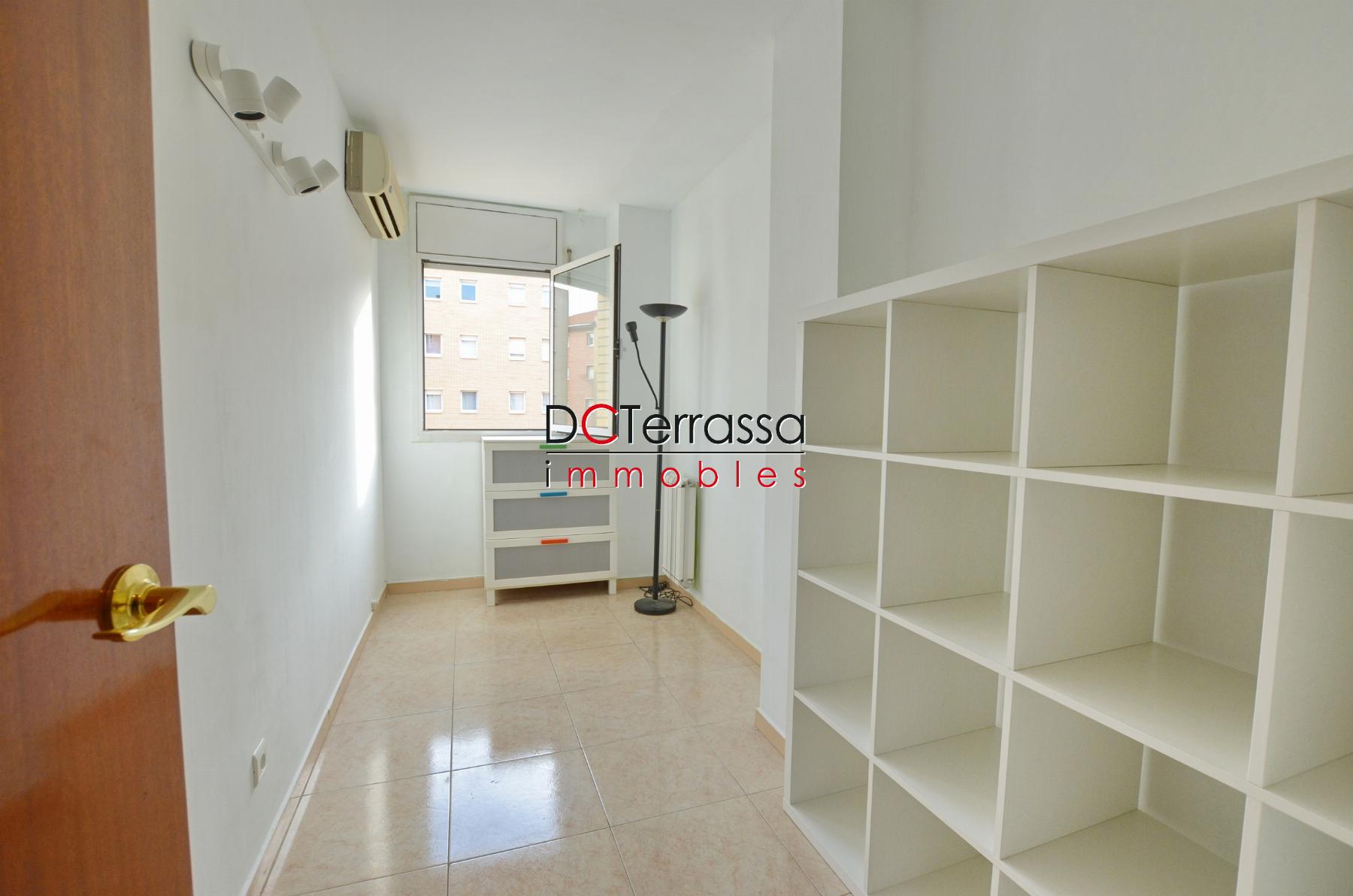 For sale of flat in Terrassa
