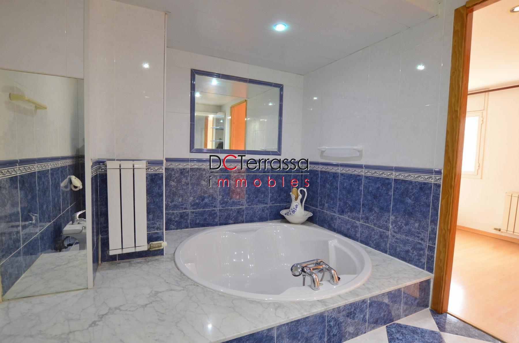 For sale of flat in Terrassa