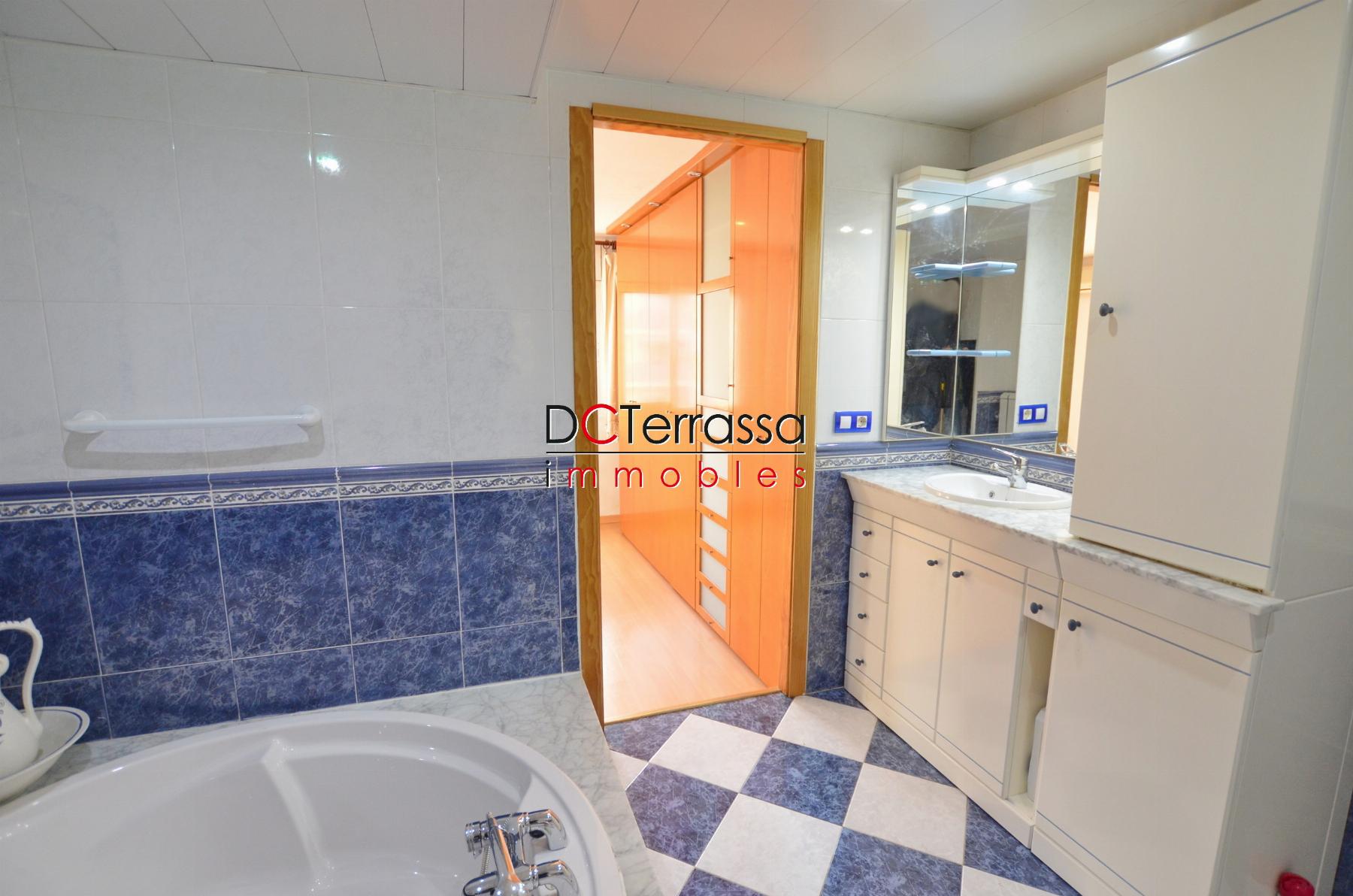 For sale of flat in Terrassa