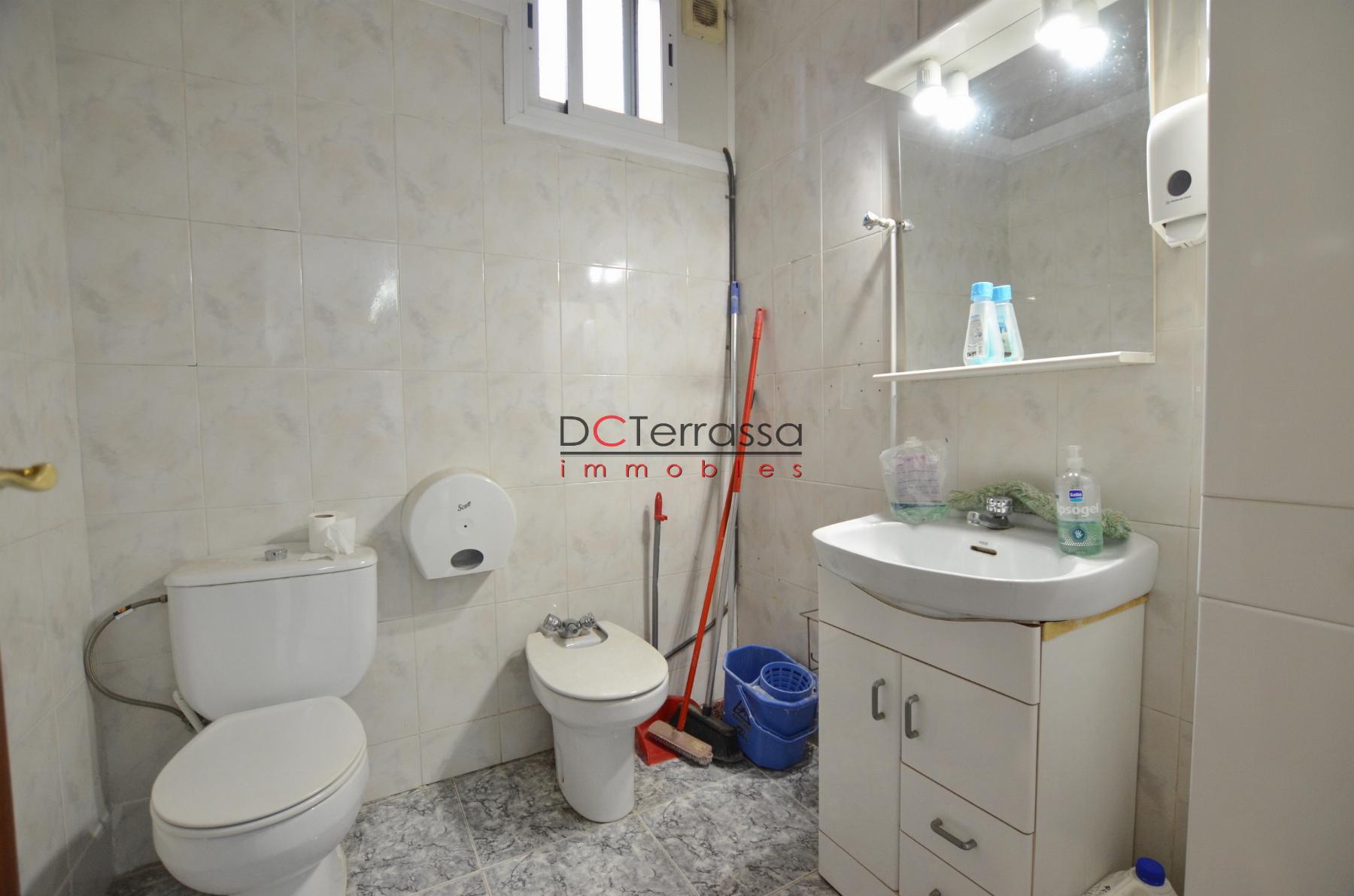 Venda de local comercial a Terrassa