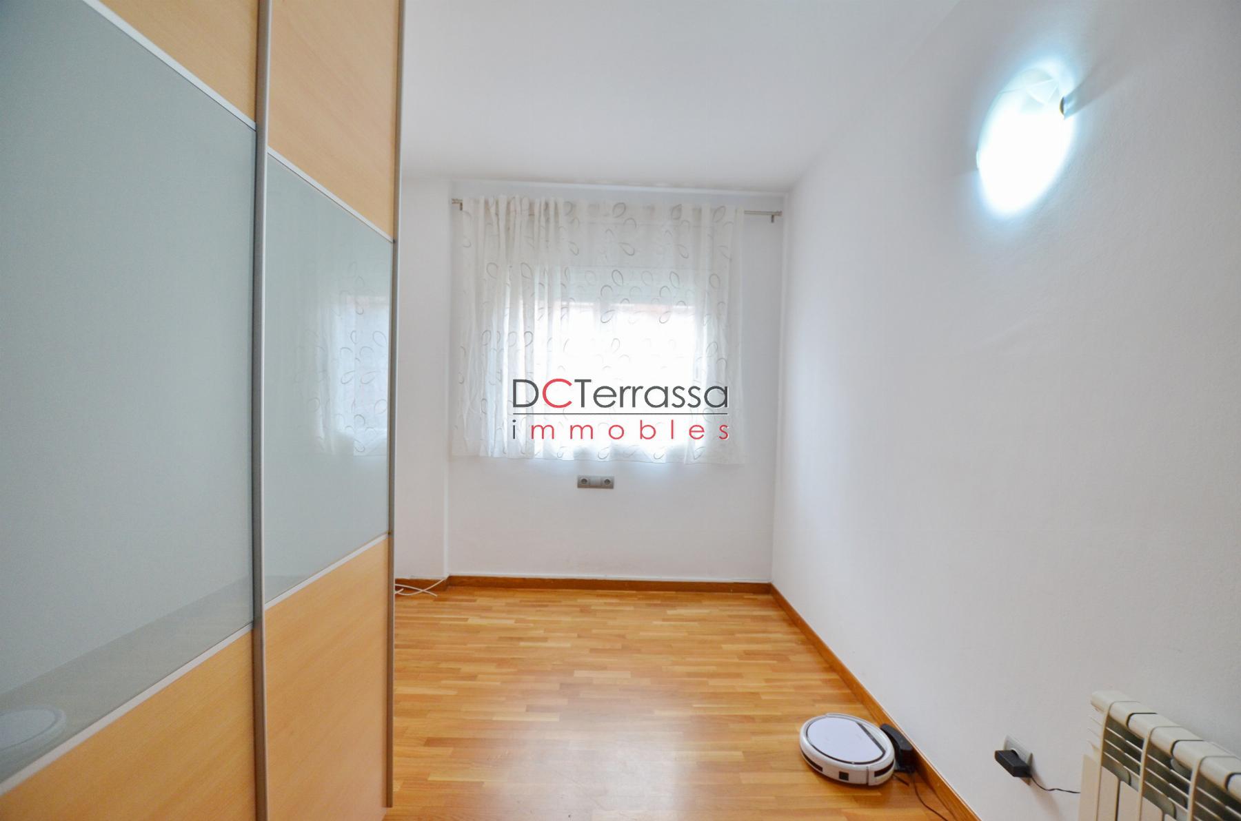 For sale of flat in Terrassa