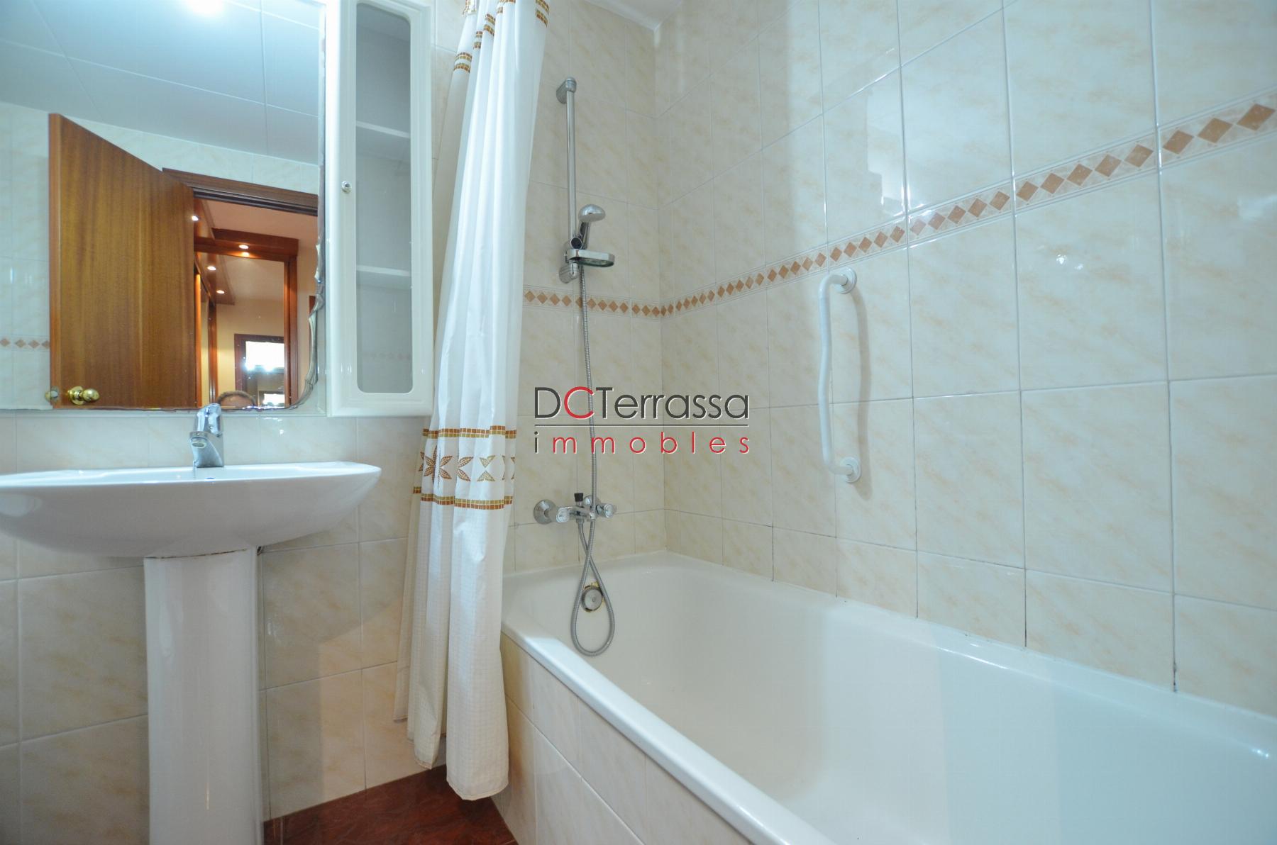 For sale of flat in Terrassa