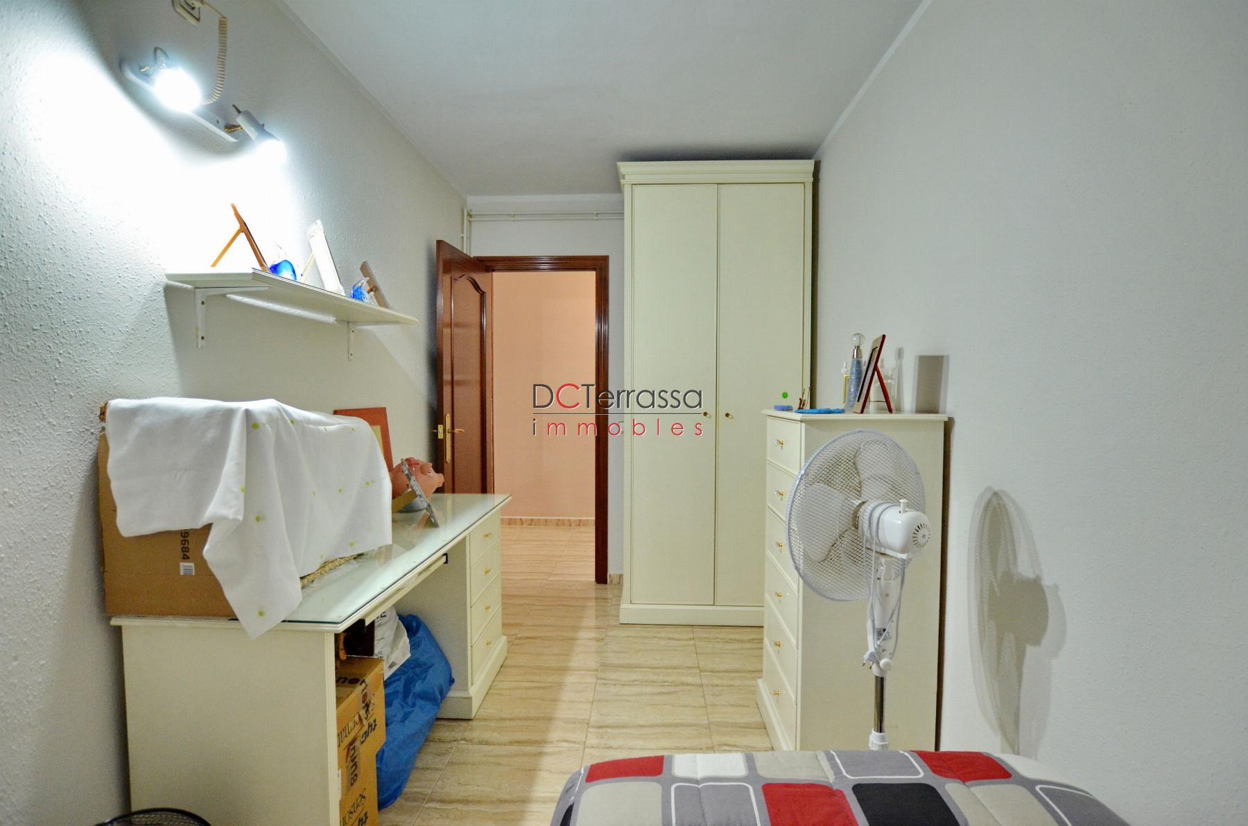 For sale of flat in Barberà del Vallès