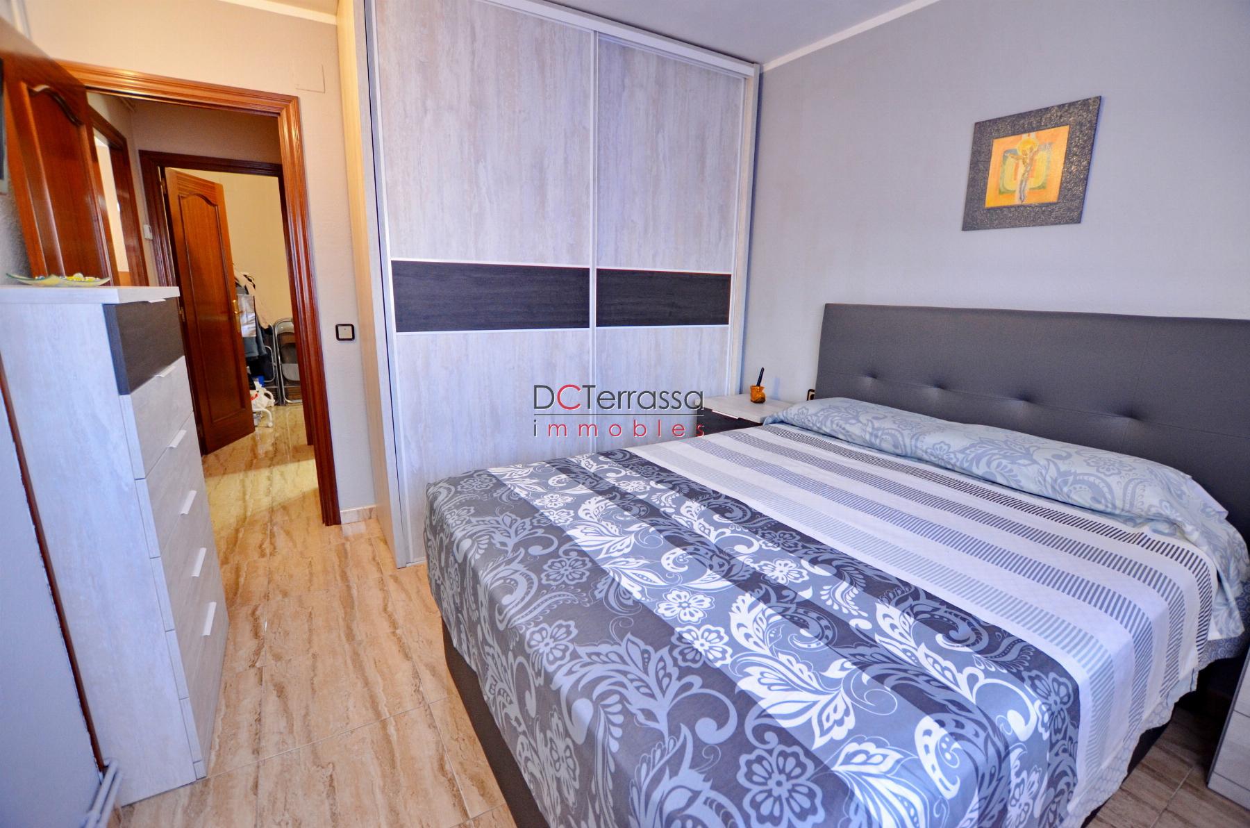For sale of flat in Barberà del Vallès