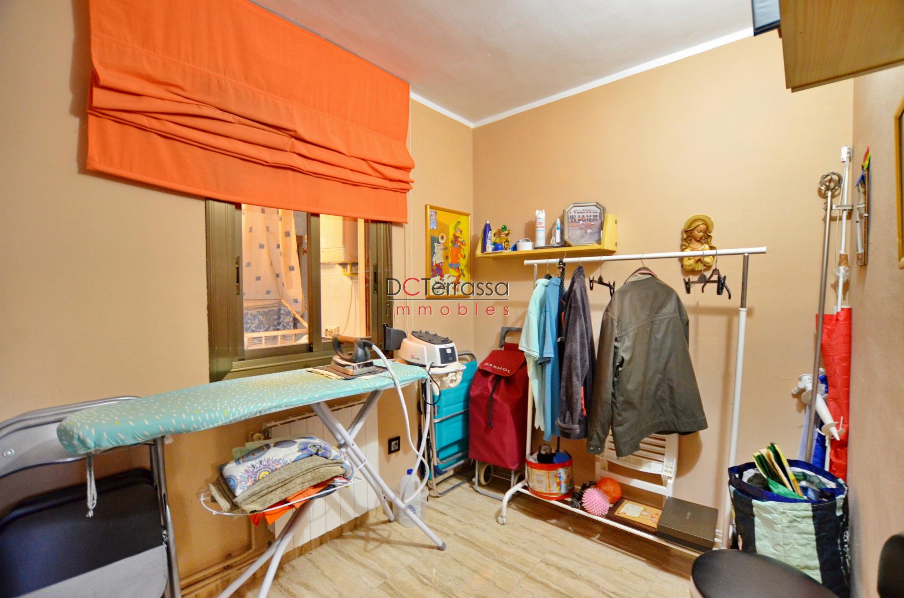 For sale of flat in Barberà del Vallès