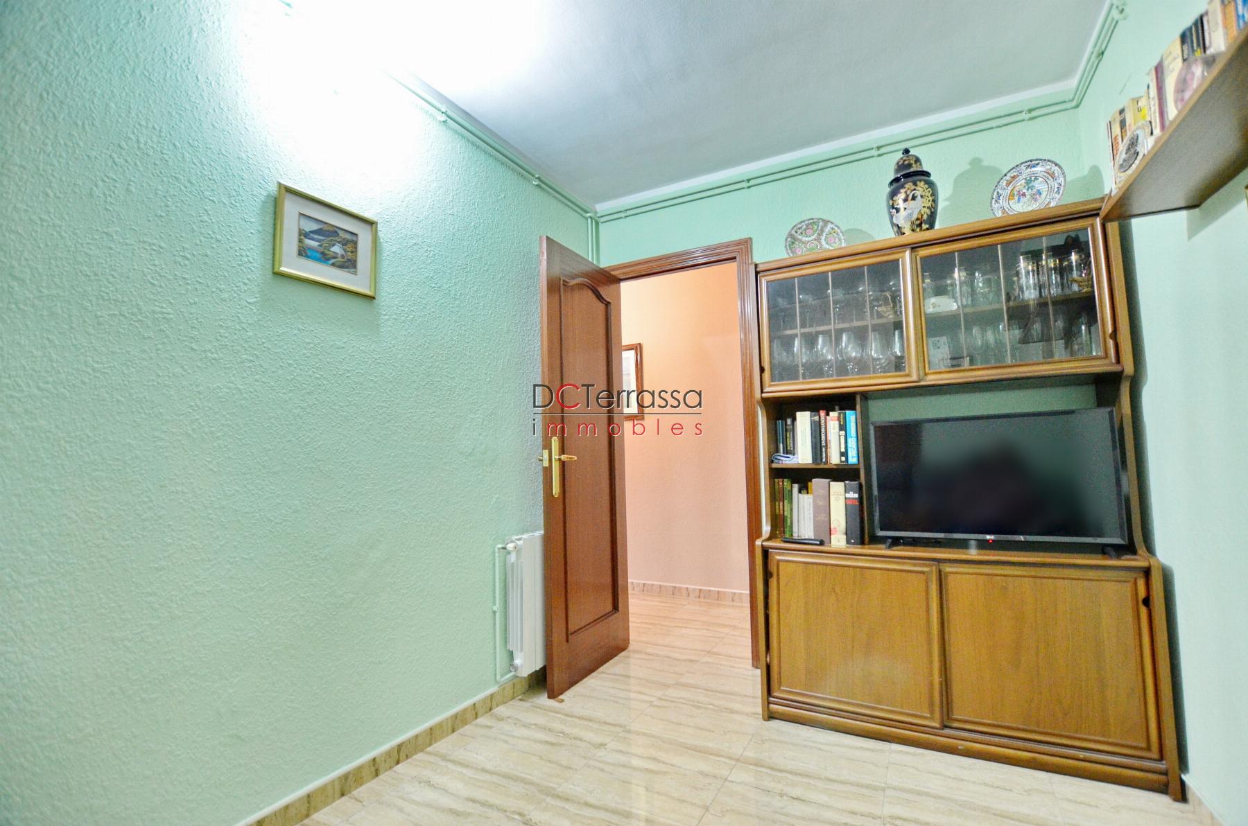 For sale of flat in Barberà del Vallès
