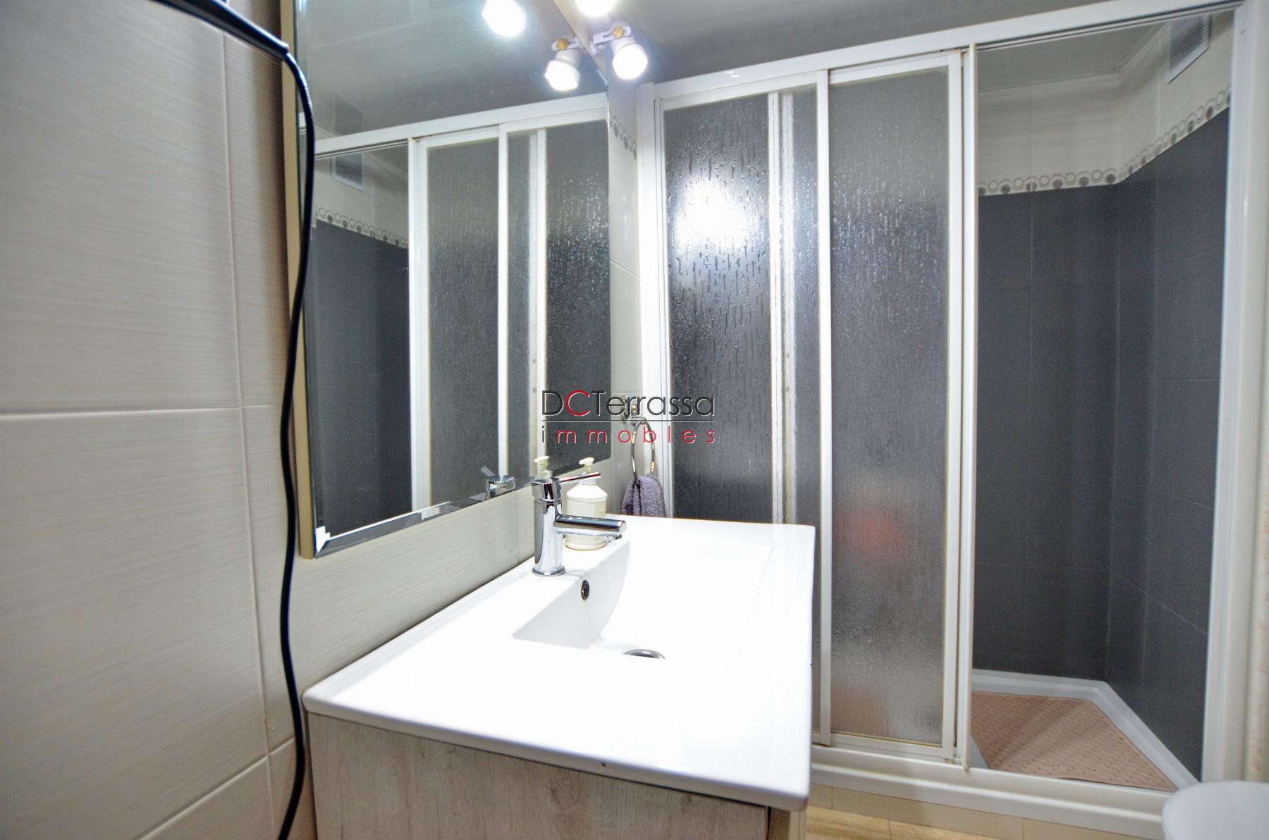 For sale of flat in Barberà del Vallès