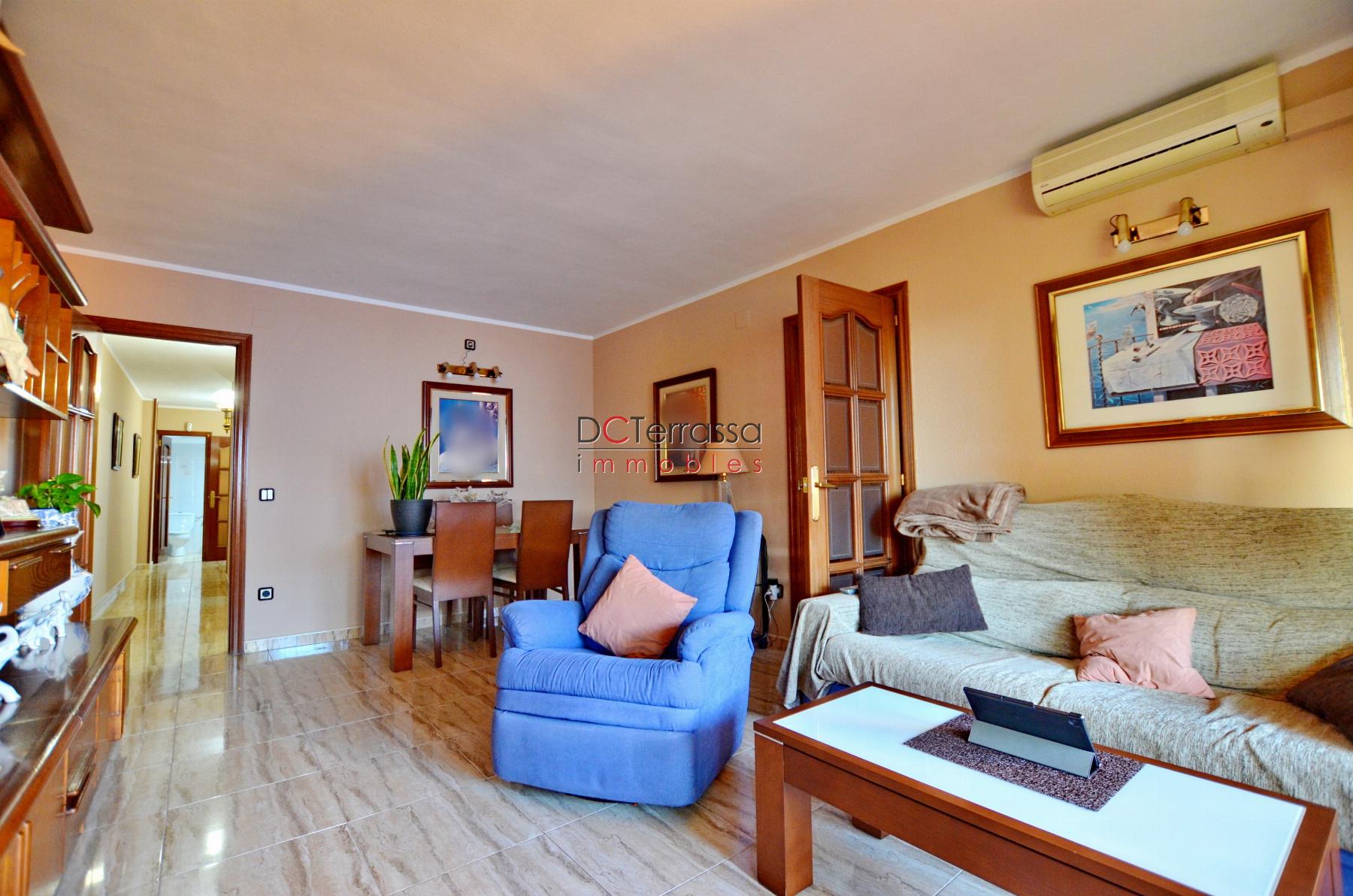 For sale of flat in Barberà del Vallès