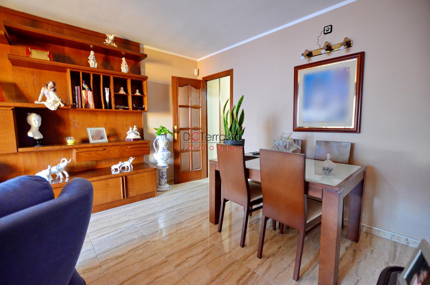 For sale of flat in Barberà del Vallès
