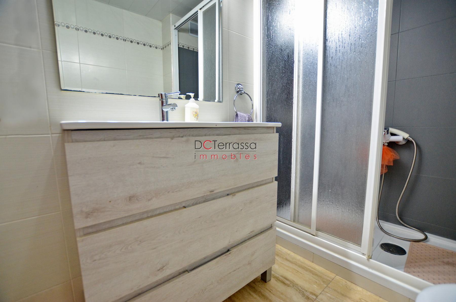 For sale of flat in Barberà del Vallès