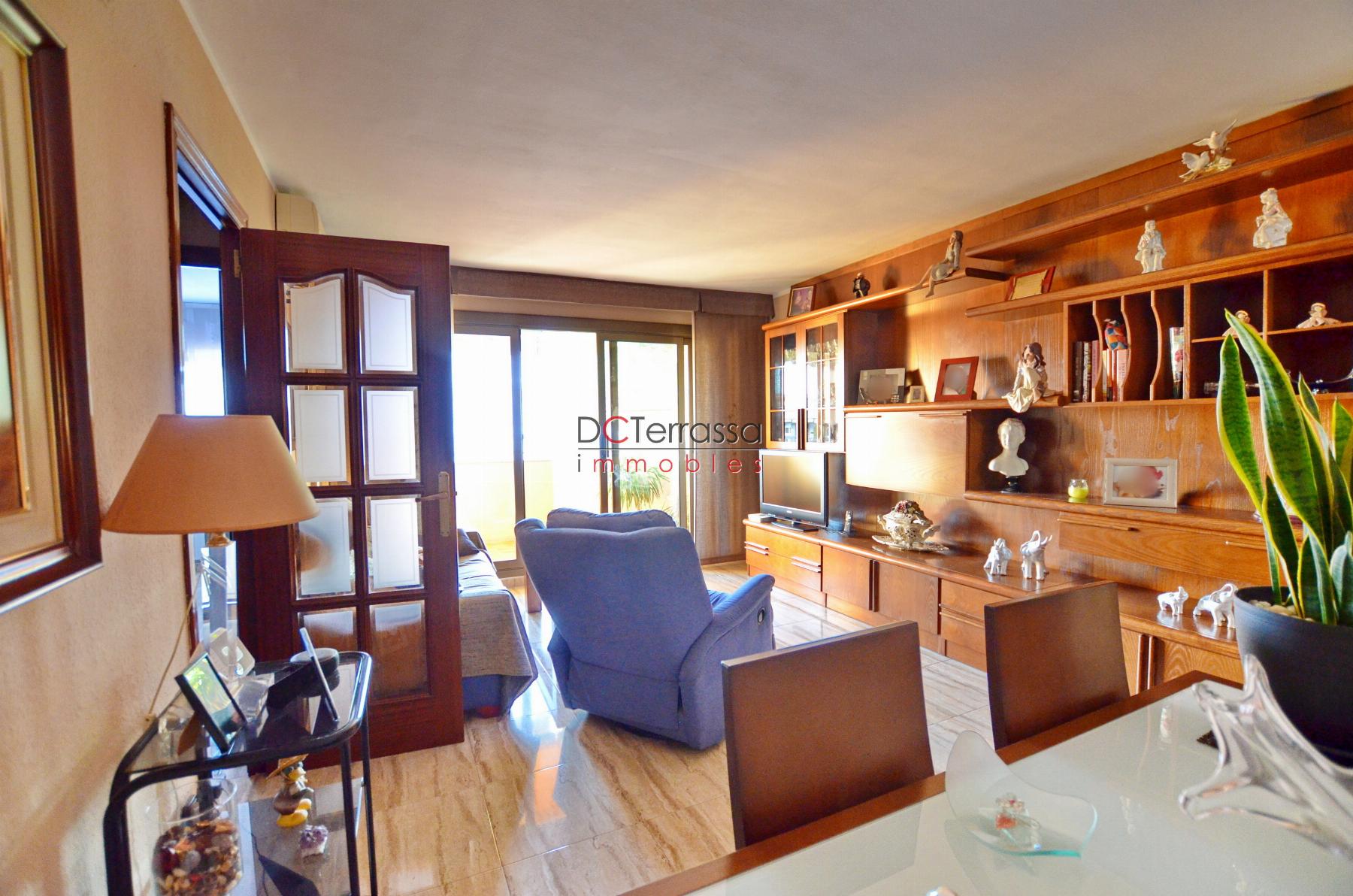 For sale of flat in Barberà del Vallès