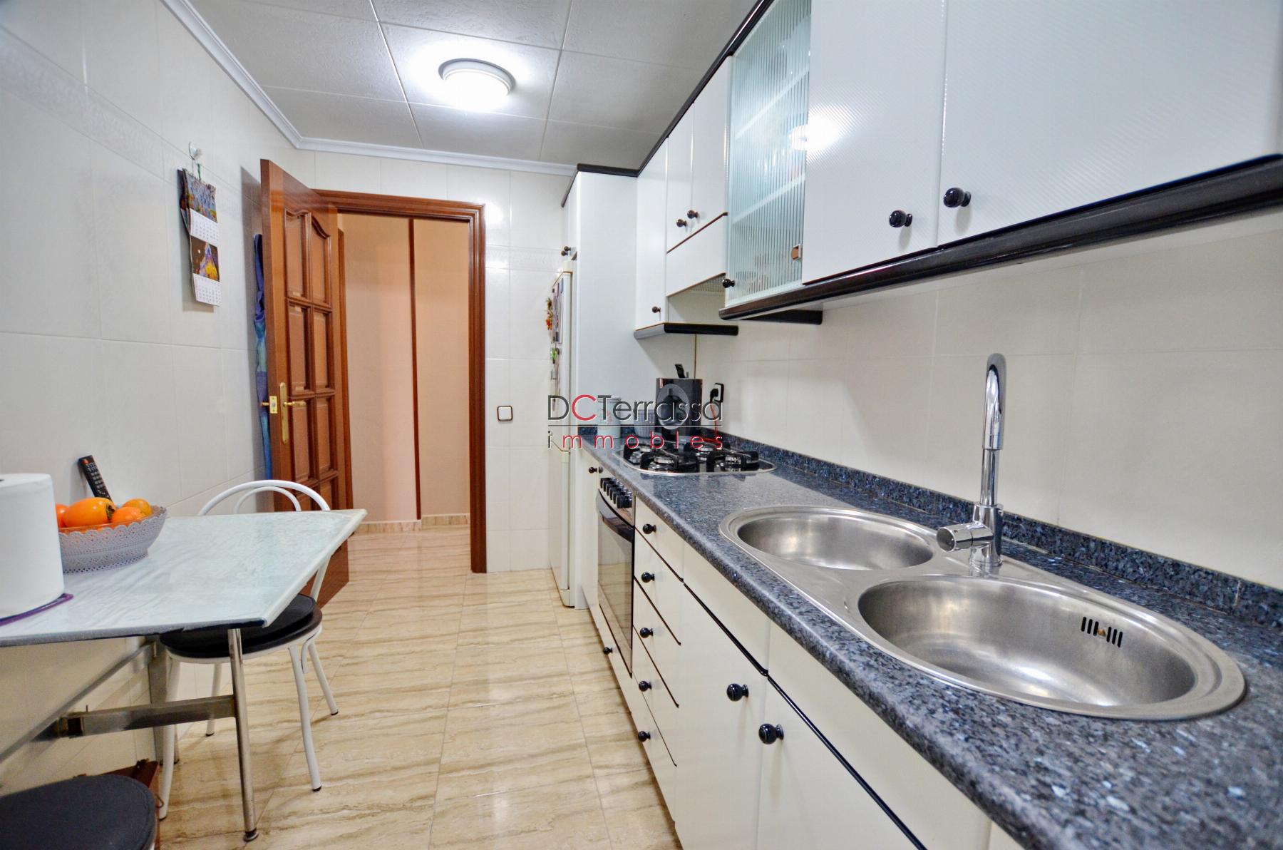 For sale of flat in Barberà del Vallès