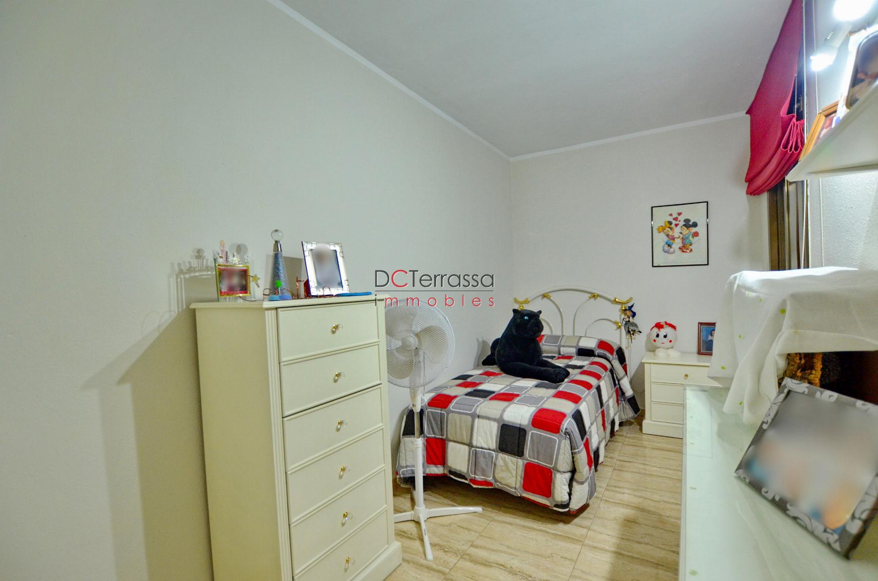For sale of flat in Barberà del Vallès