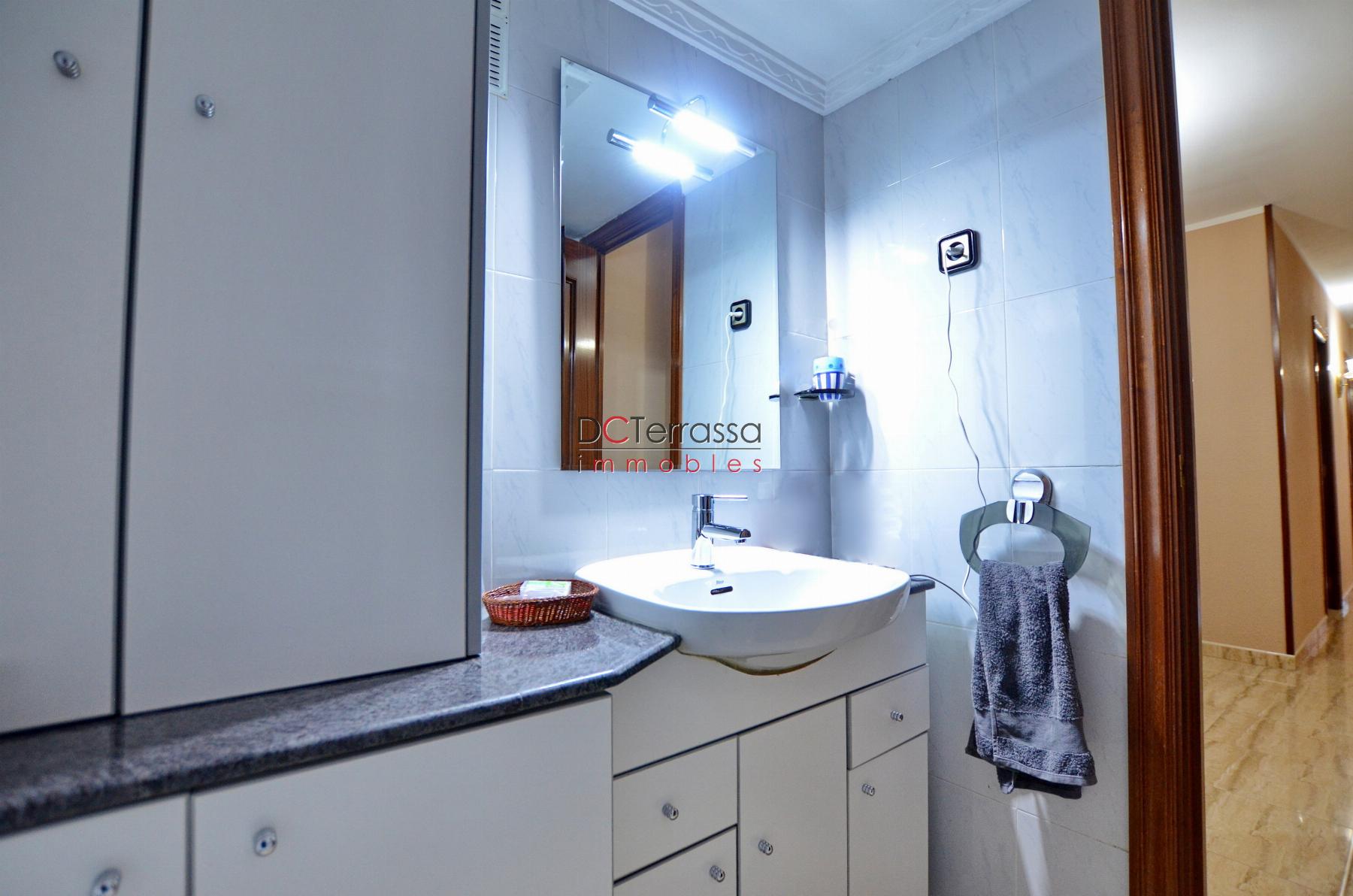 For sale of flat in Barberà del Vallès