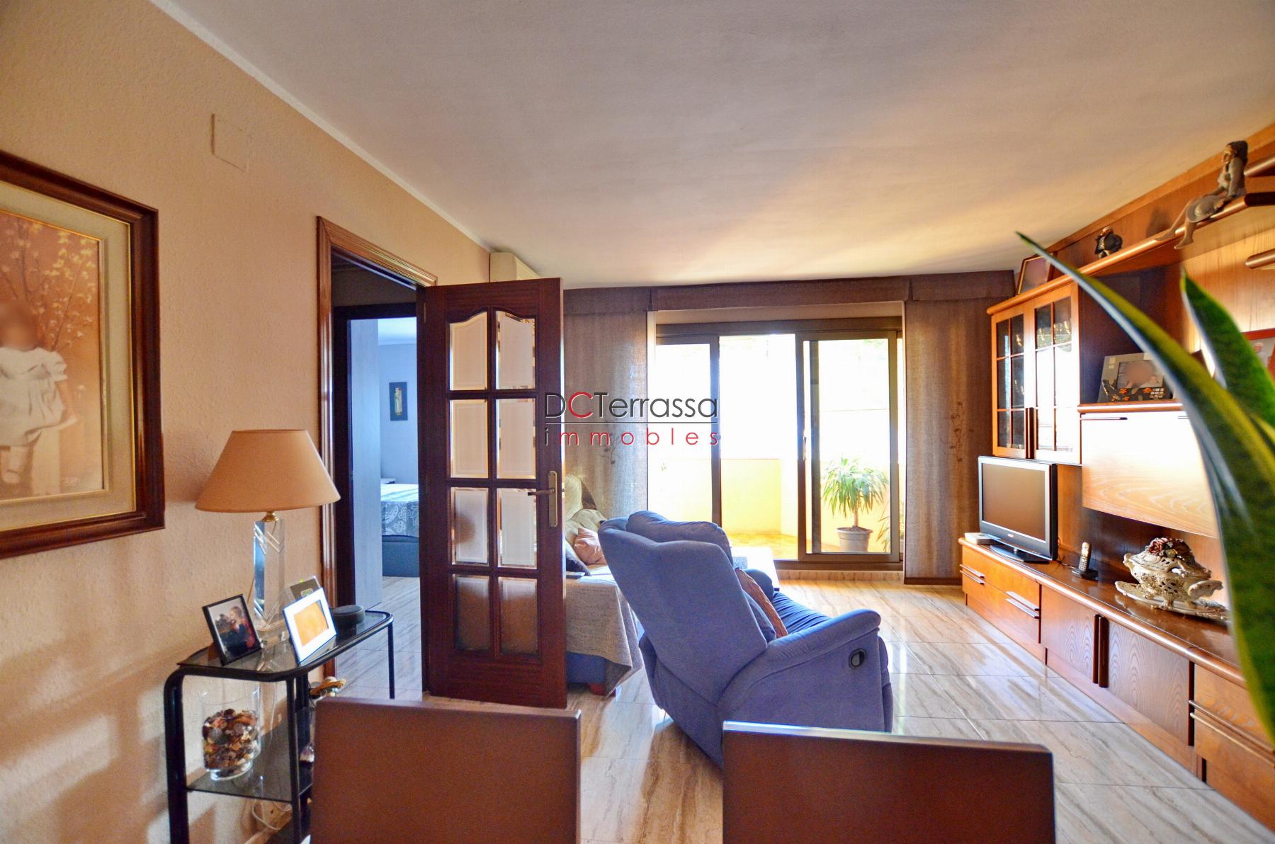 For sale of flat in Barberà del Vallès