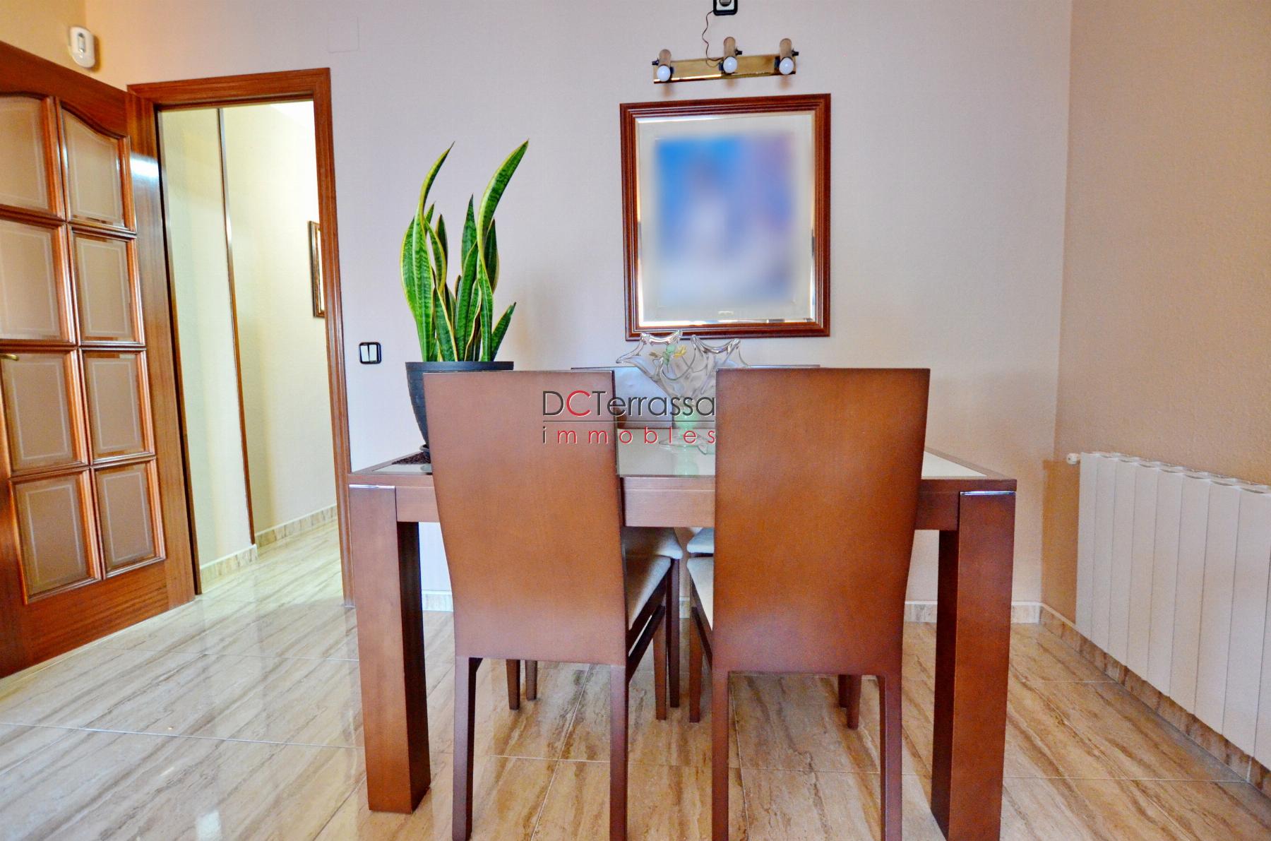 For sale of flat in Barberà del Vallès