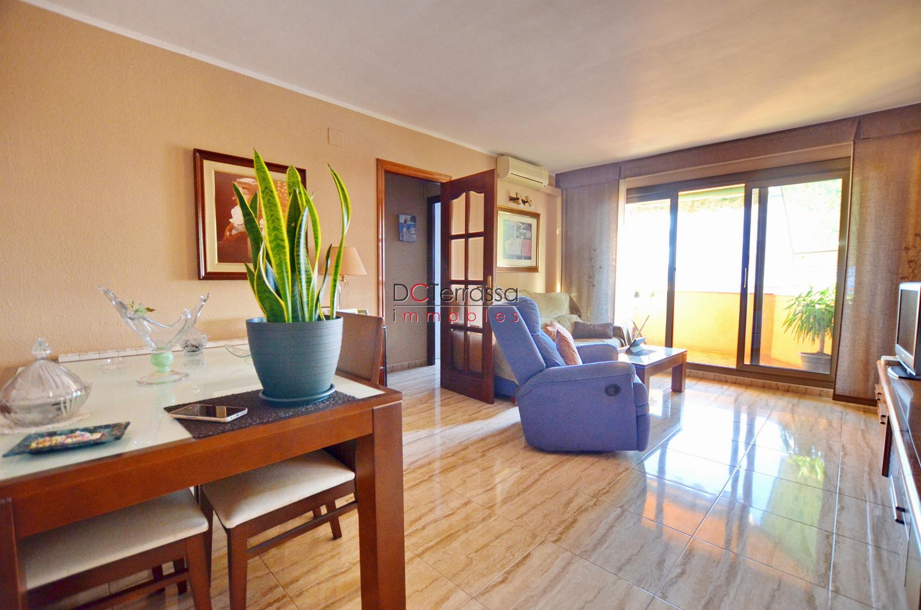 For sale of flat in Barberà del Vallès