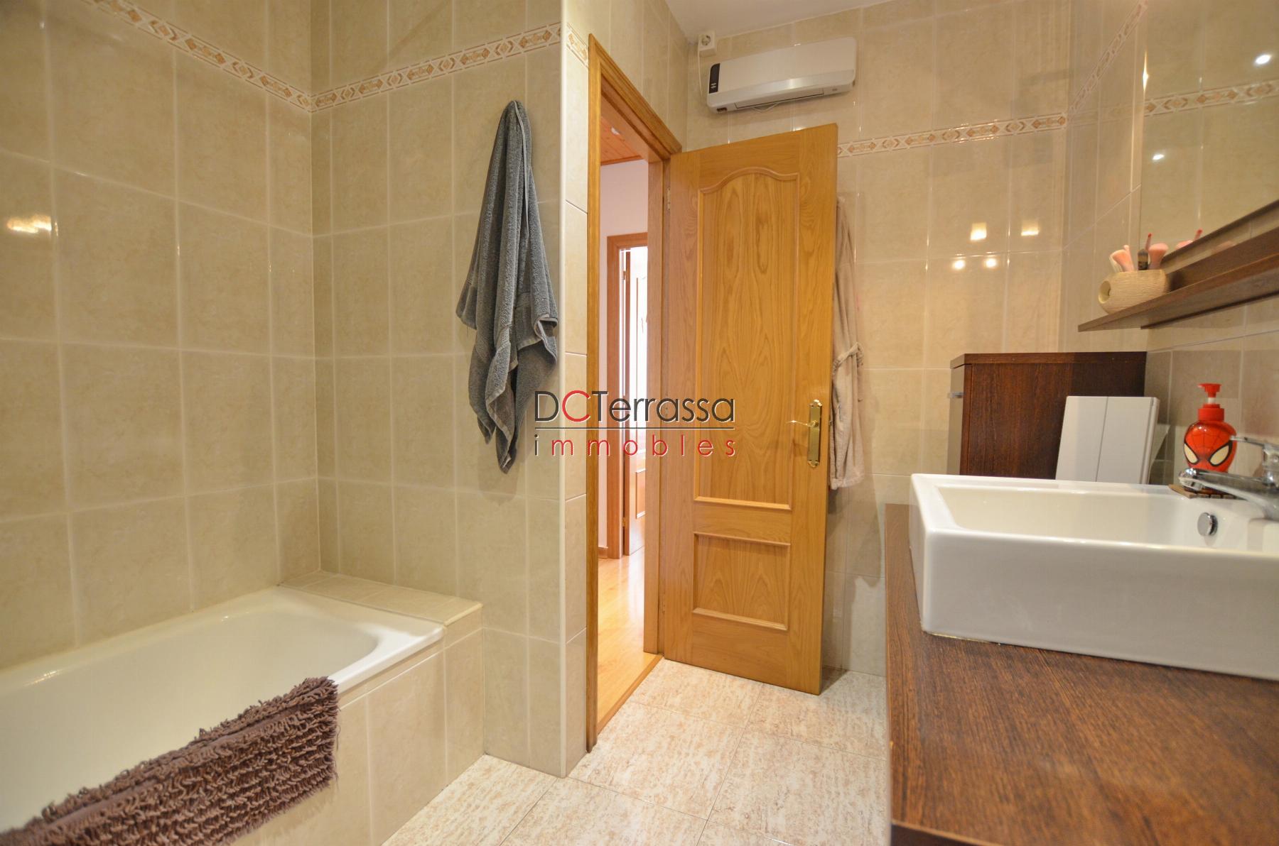 For sale of flat in Terrassa